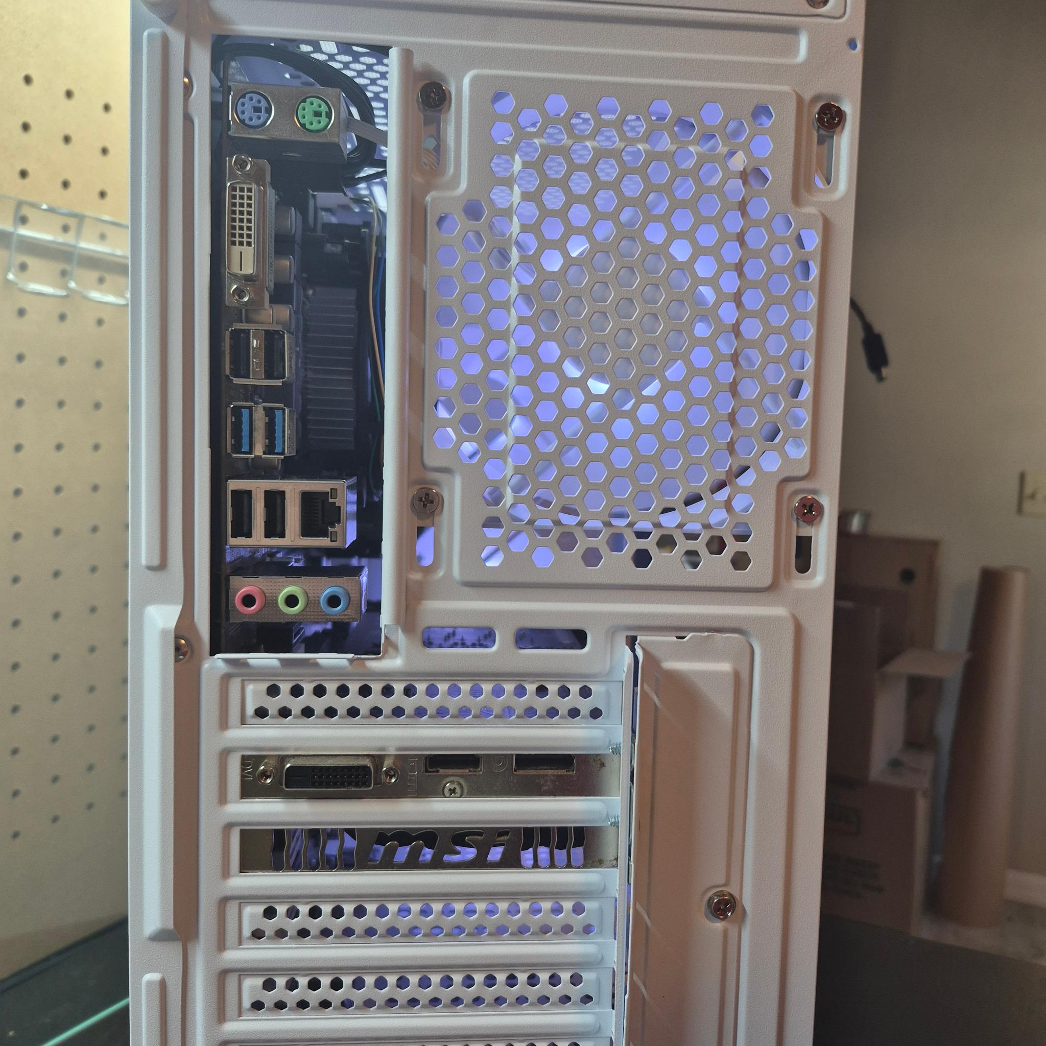120 FPS Fortnite | i5-7400, 16GB RAM, GTX 1060 3GB, 500GB SSD, Win11, RGB