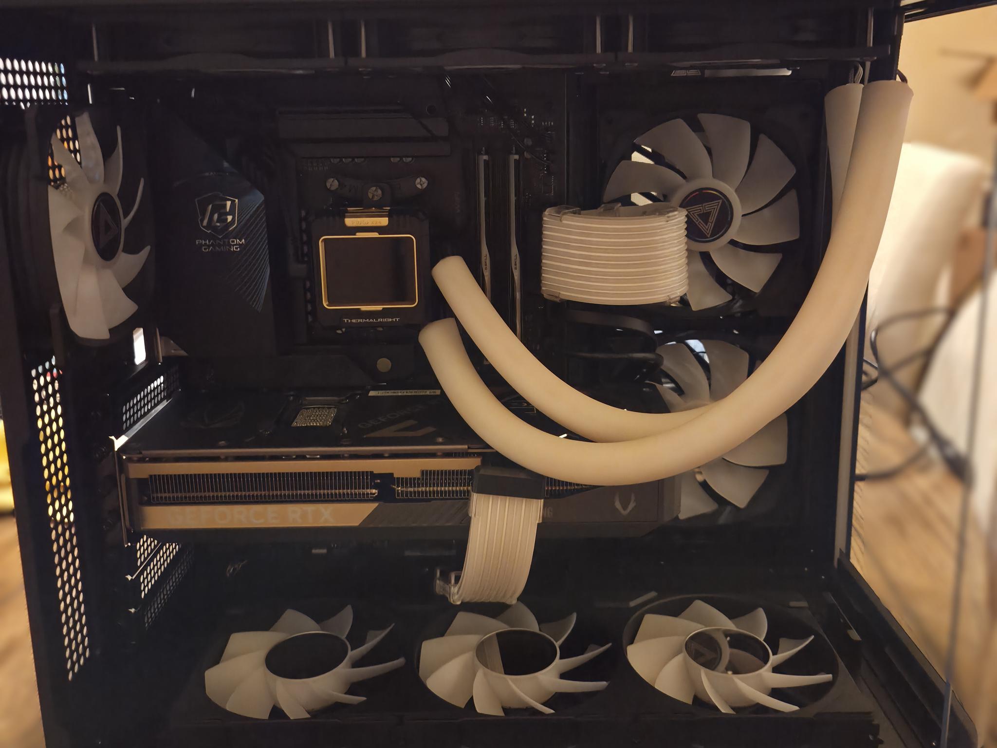 The Space Marine! | RTX 5070 Ti Gaming PC | Ryzen 7 9800X3D | 32GB DDR5 | 2TB NVMe | LCD Display