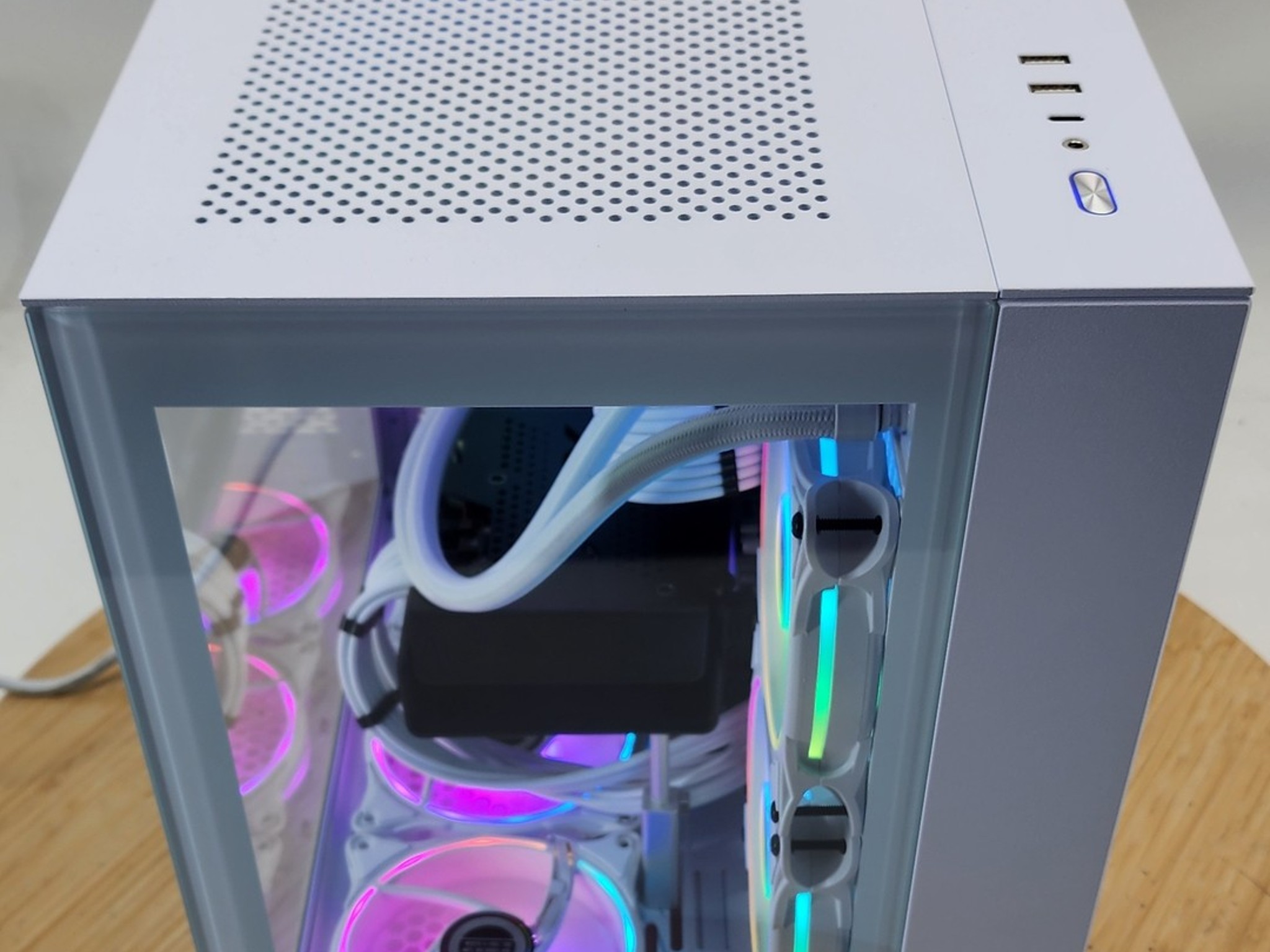 Gaming PC Ryzen 7 5700X 32GB RAM 1TB SSD RX 7700 XT 12GB Windows 11 Computer
