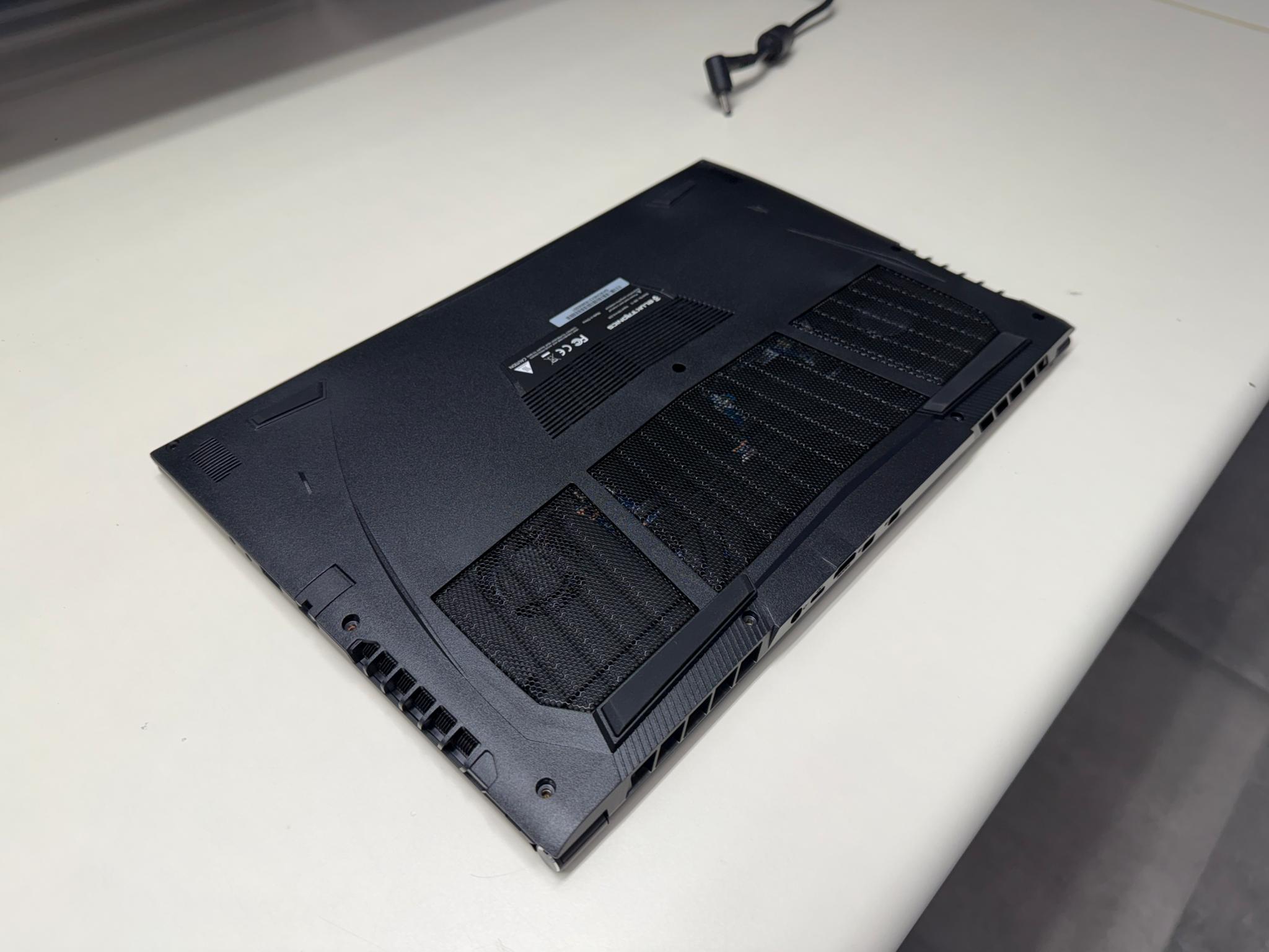 Eluktronics MB-15, i7-8750H, GTX 1050Ti, 16GB RAM, 144HZ