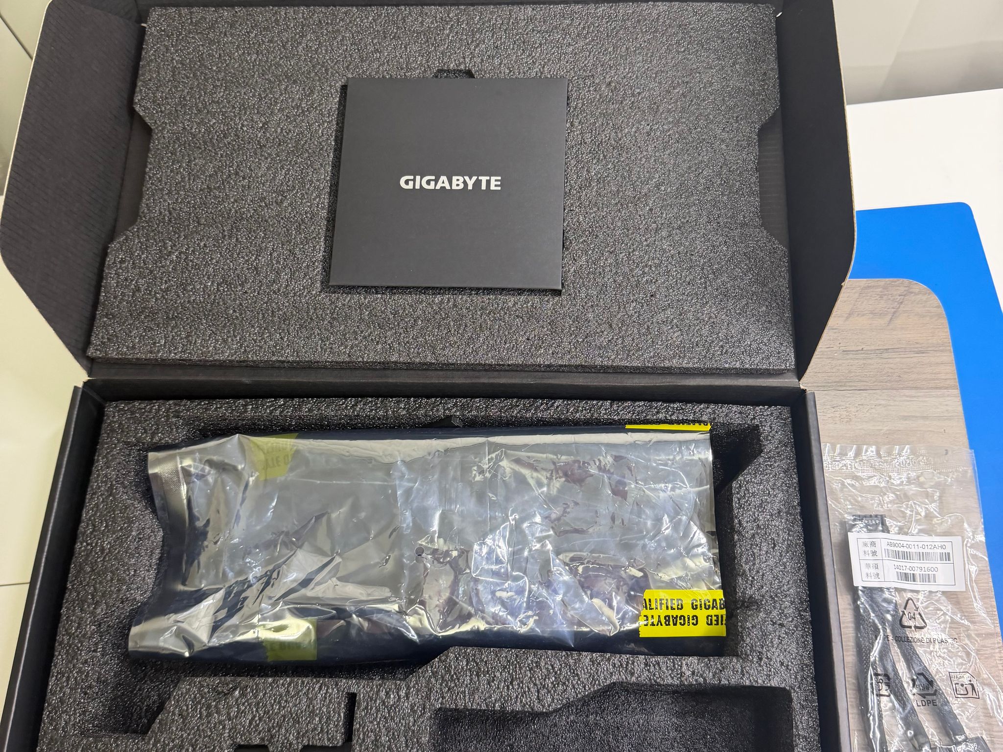 GIGABYTE GeForce RTX 5080 WINDFORCE SFF 16G