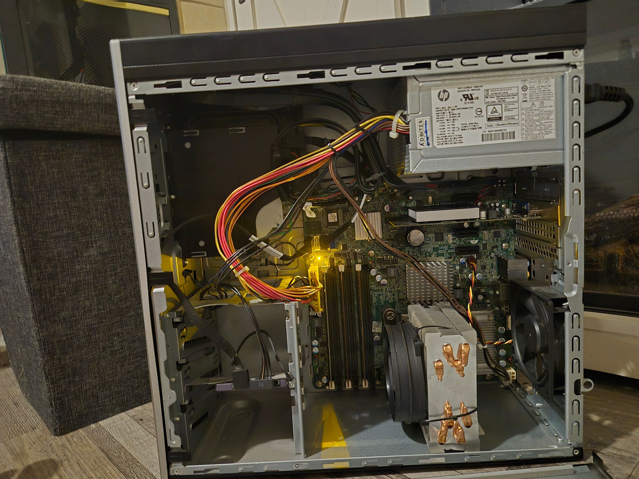 Scratch and Dent| 4 Core Xeon, 12GB RAM, 256GB SSD, R5 340 1GB