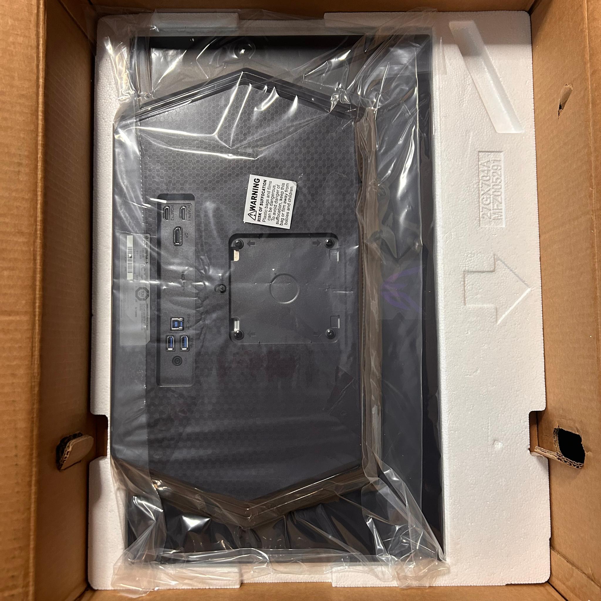 LG UltraGear 27" OLED (240hz) 2K (2560x1440) Gaming Monitor (27GX704A-B) (Only 9hrs Used!)