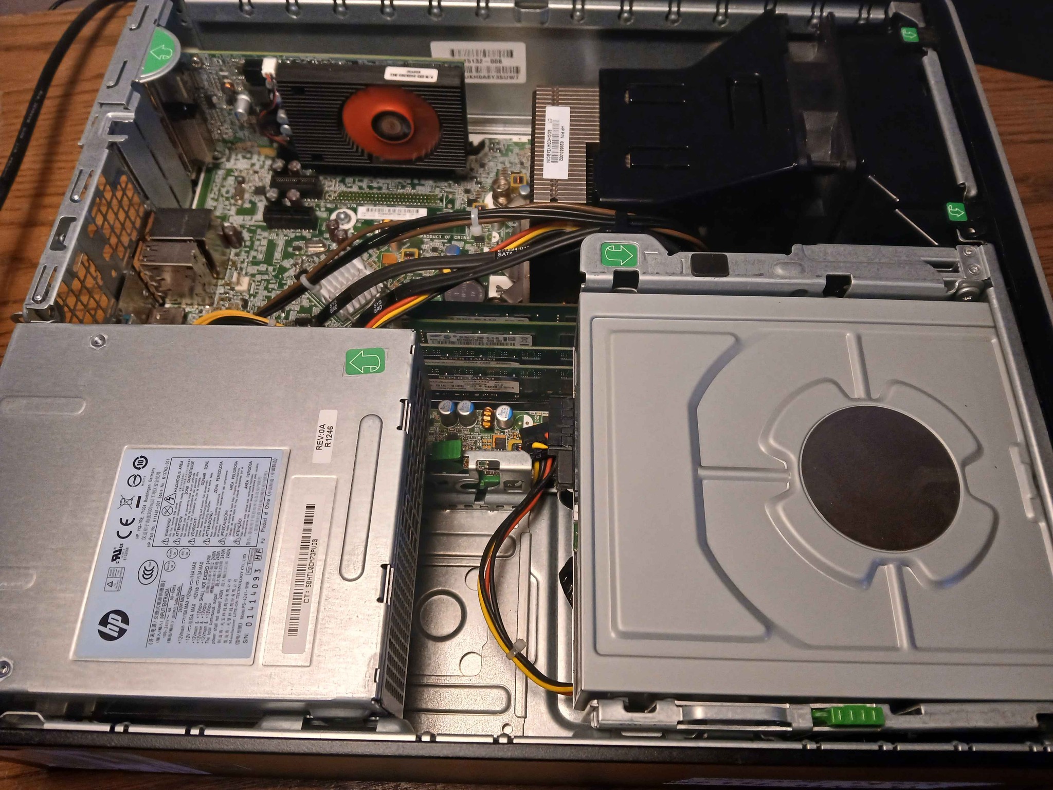 SFF | Xeon e3-1240 | r5 430 | 12gb 1333MHz | 240gb ssd