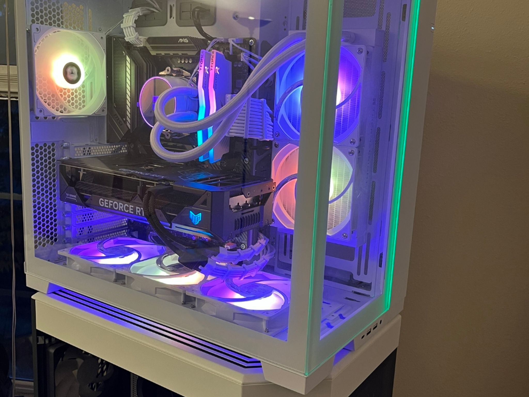 White Gaming PC – RTX 4070 SUPER / Ryzen 5 5600 / 32GB