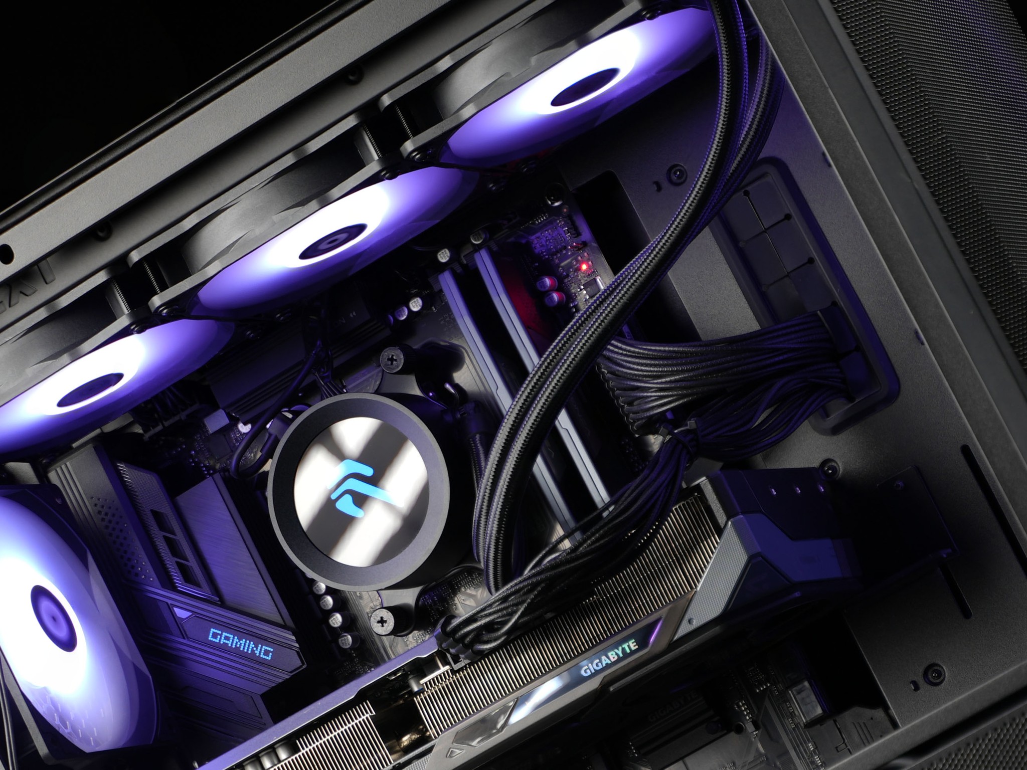 \ RF-03 / RX 9070 XT Ryzen 7 9800X3D 32GB 2TB Windows 11 4K Gaming PC Powerhouse