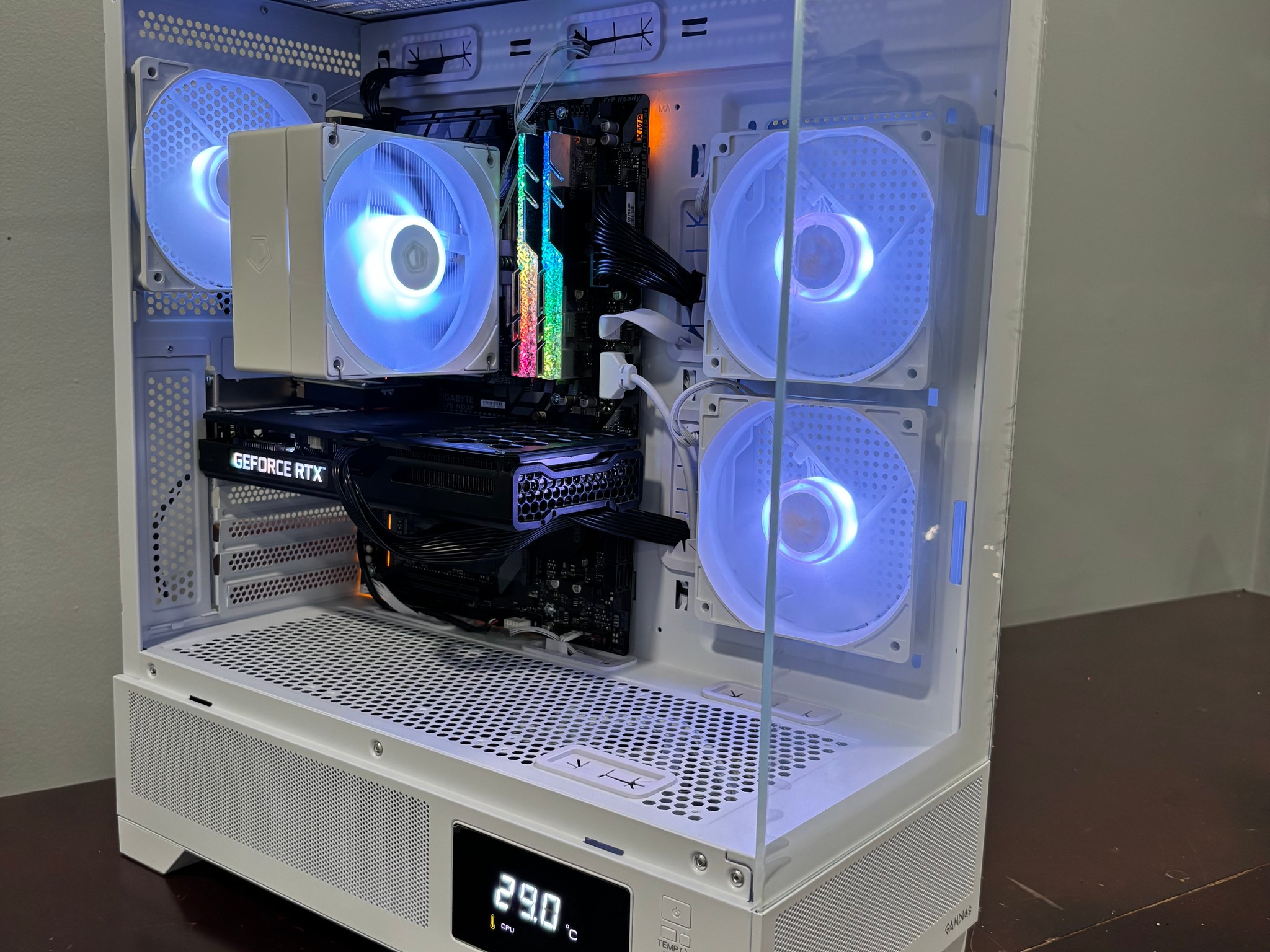 I7 8700 - RTX 3050 8gb - ddr4 16gb 3200mhz - 512gb ssd