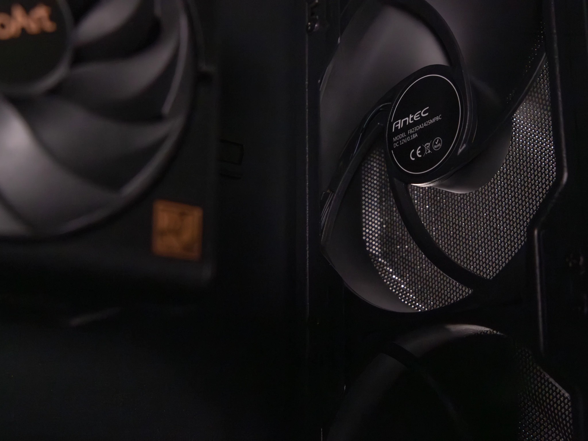 🦂 Alcantara 🦂 RTX 4070 Super / AMD R7 9700X / 1TB NVME / 32GB DDR5 RAM / 420 AIO / Windows 11 Pro