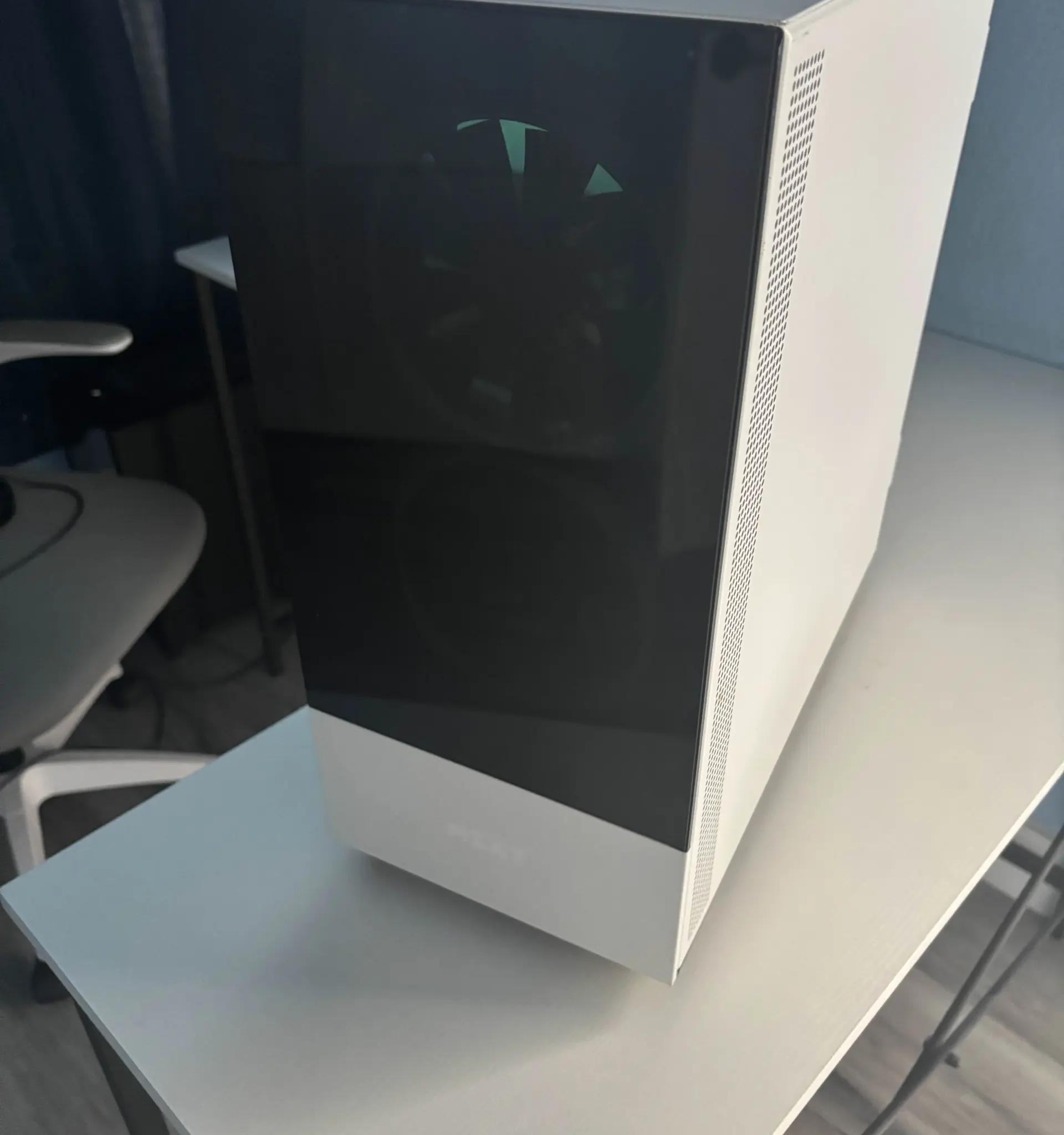 Intermediate gaming computer