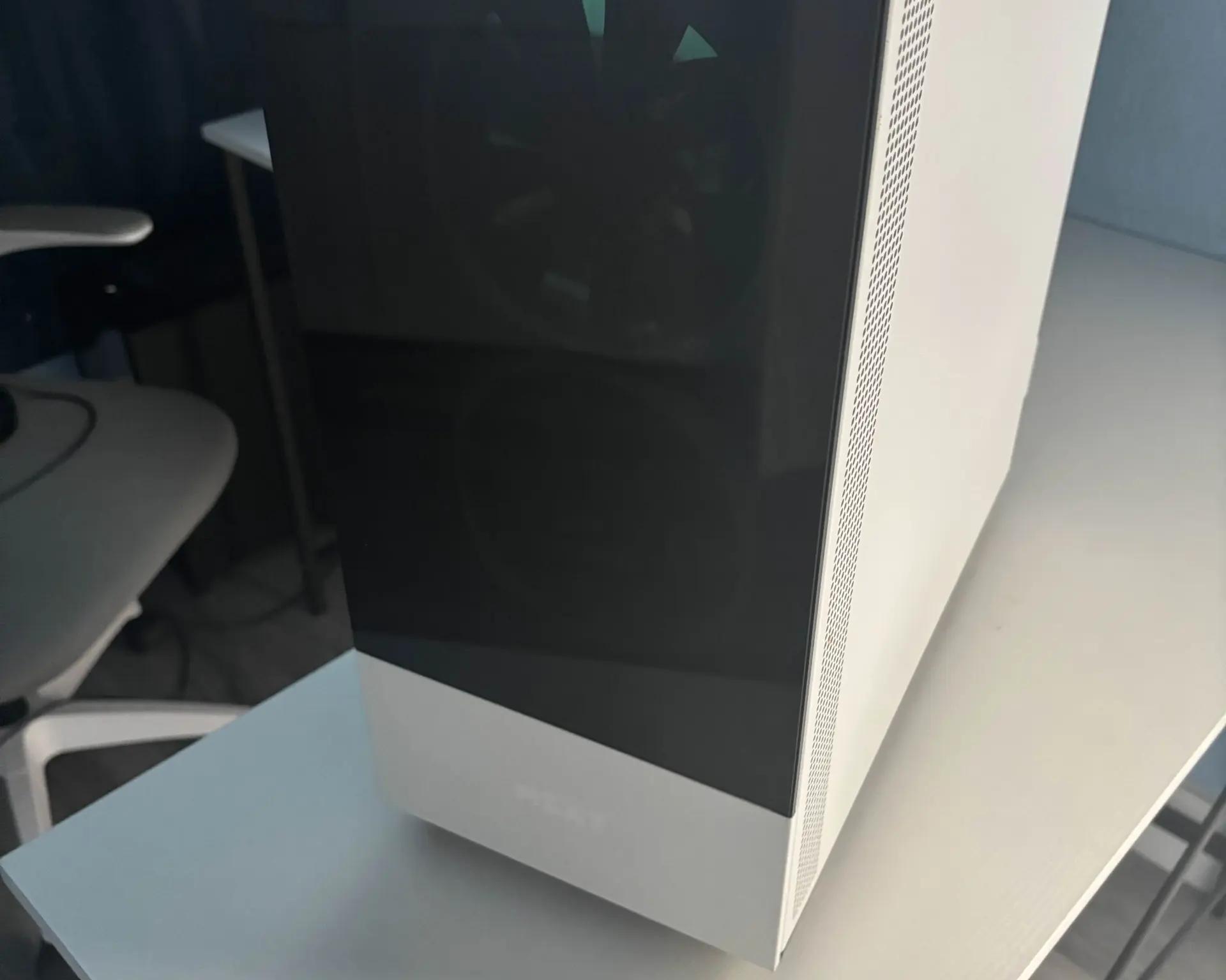 Intermediate gaming computer
