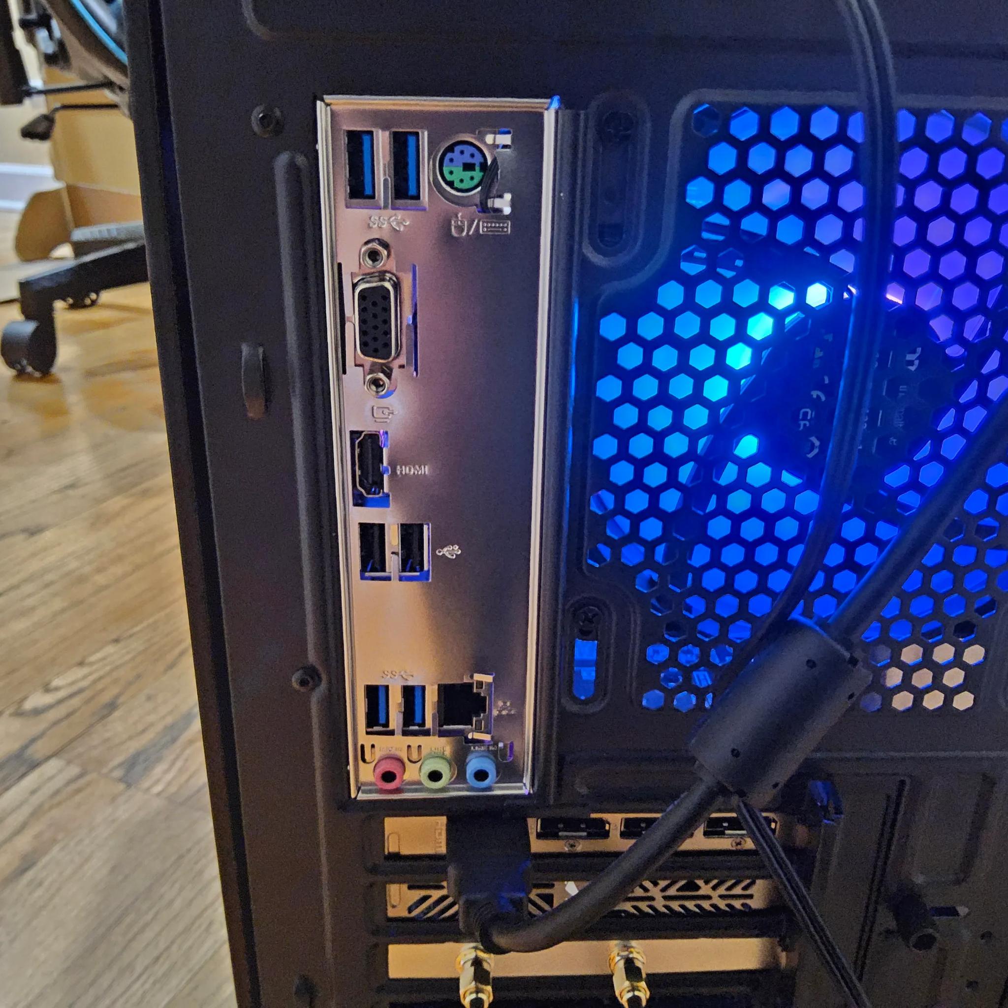 RTX 5060 / ryzen 7 5800xt / 32GB DDR4 / 1TB SSD / Windows 11 pro /  Wifi 7