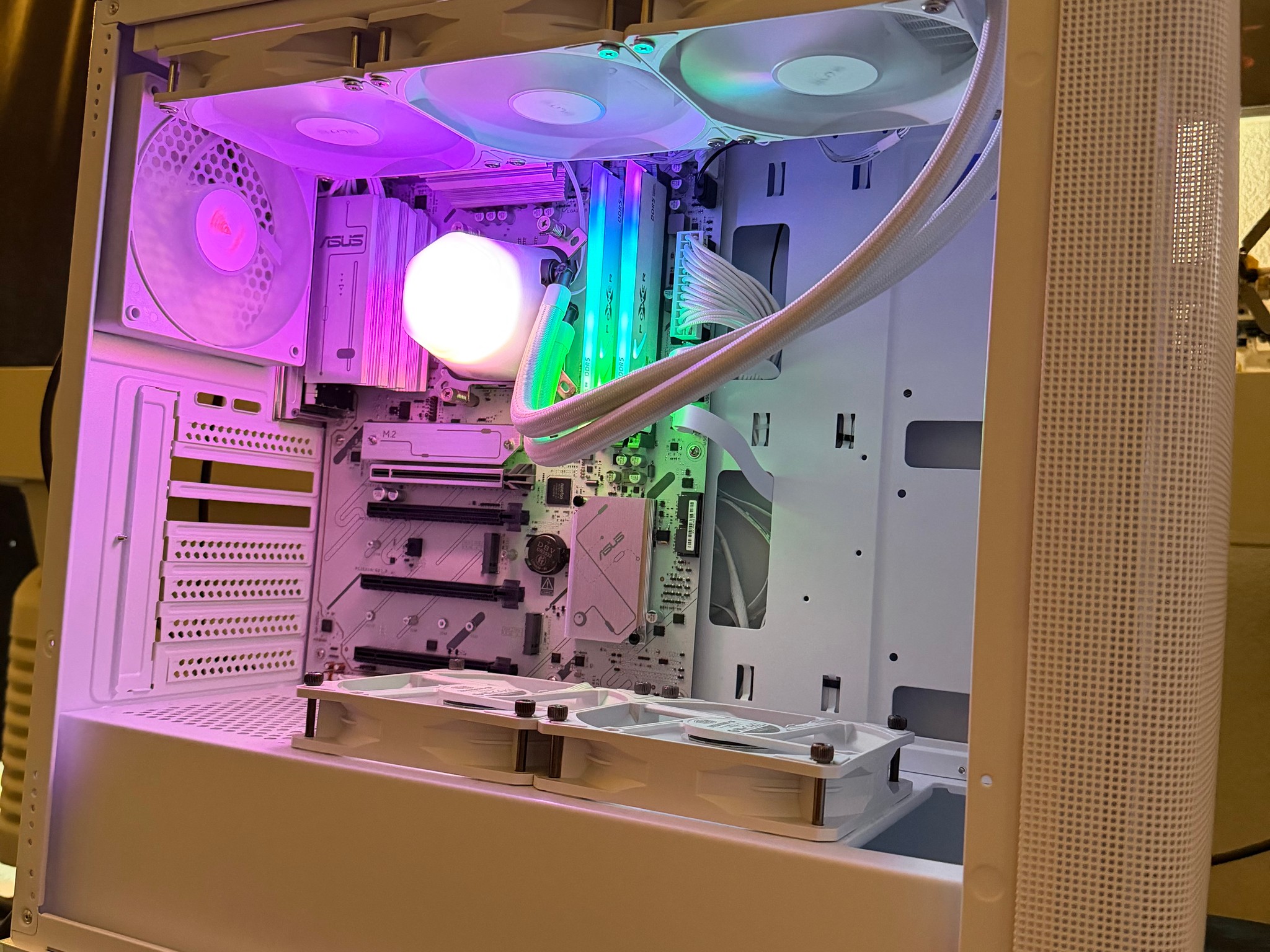 🧊❄️ All White AM5 APU gaming build! Ryzen 5 8600G | 32GB DDR5 | 1TB NVME SSD ❄️🧊   **NO GPU**
