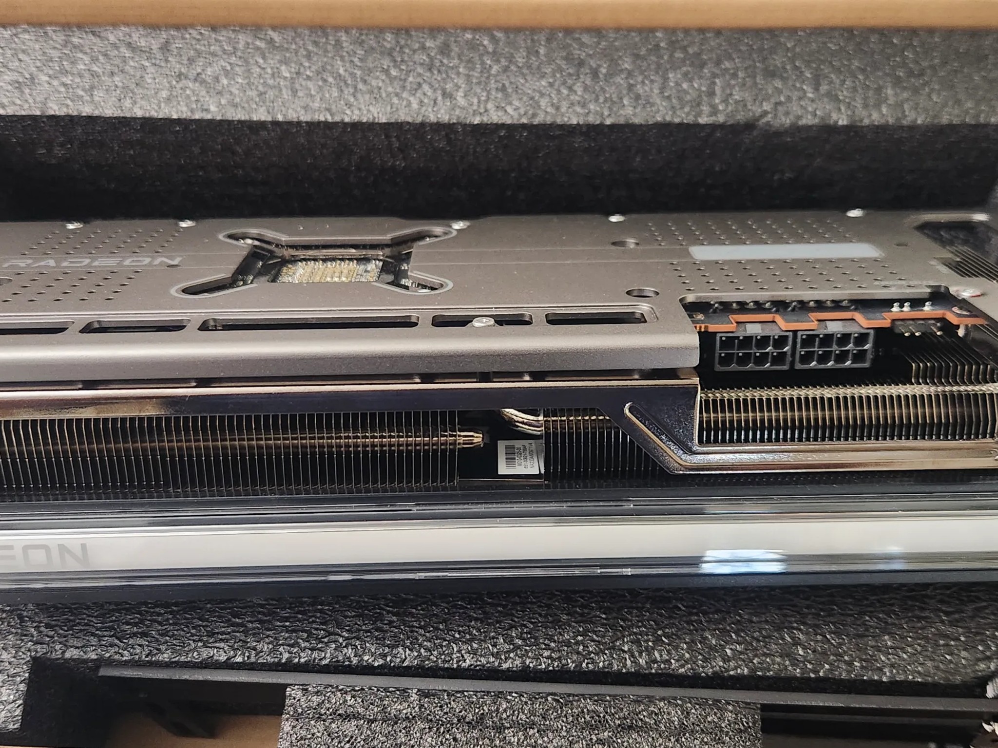 SAPPHIRE NITRO+ Radeon RX 7800 XT 16GB GDDR6 PCI Express 4.0 x16 ATX Graphics Card 11330-01-20G