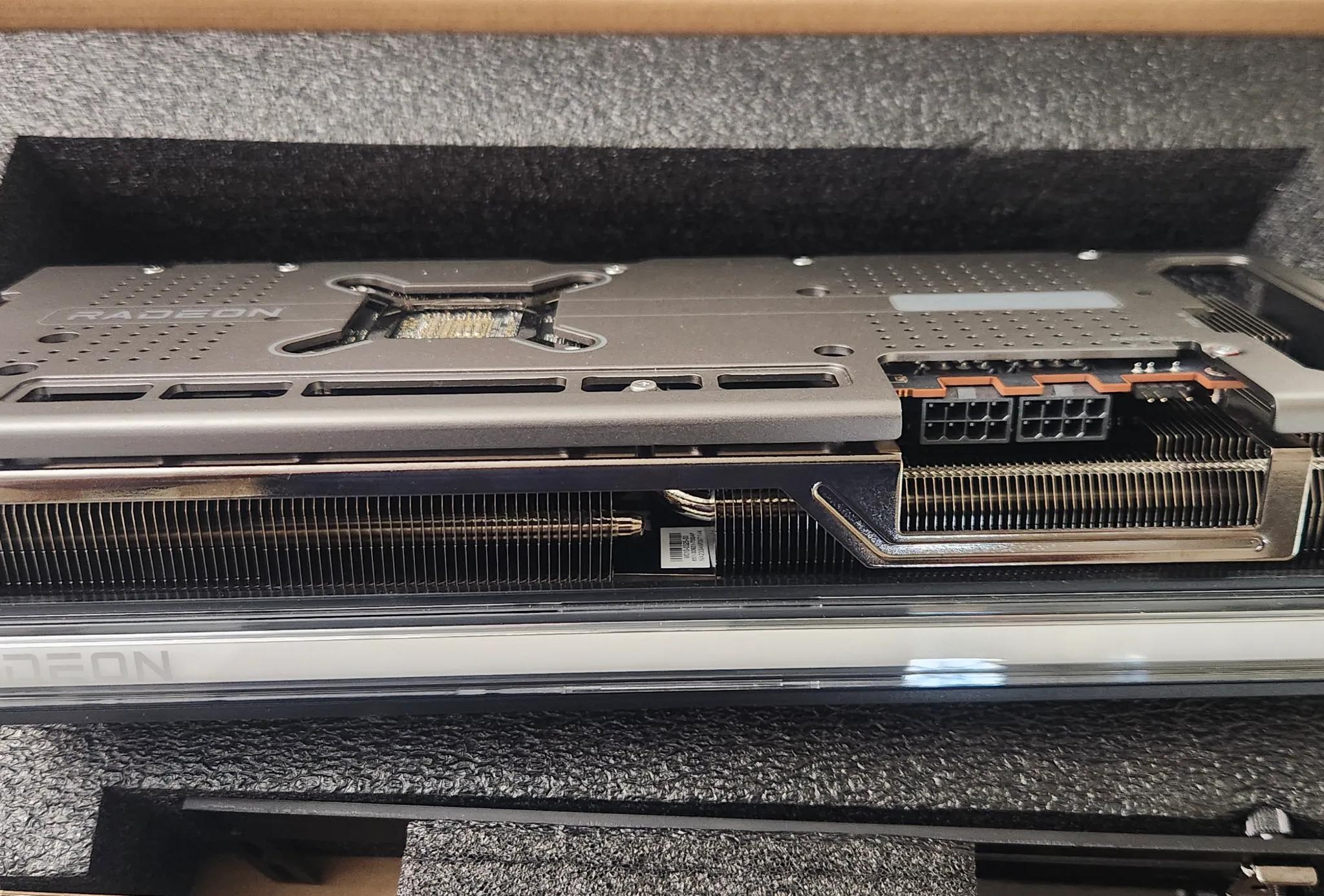 SAPPHIRE NITRO+ Radeon RX 7800 XT 16GB GDDR6 PCI Express 4.0 x16 ATX Graphics Card 11330-01-20G