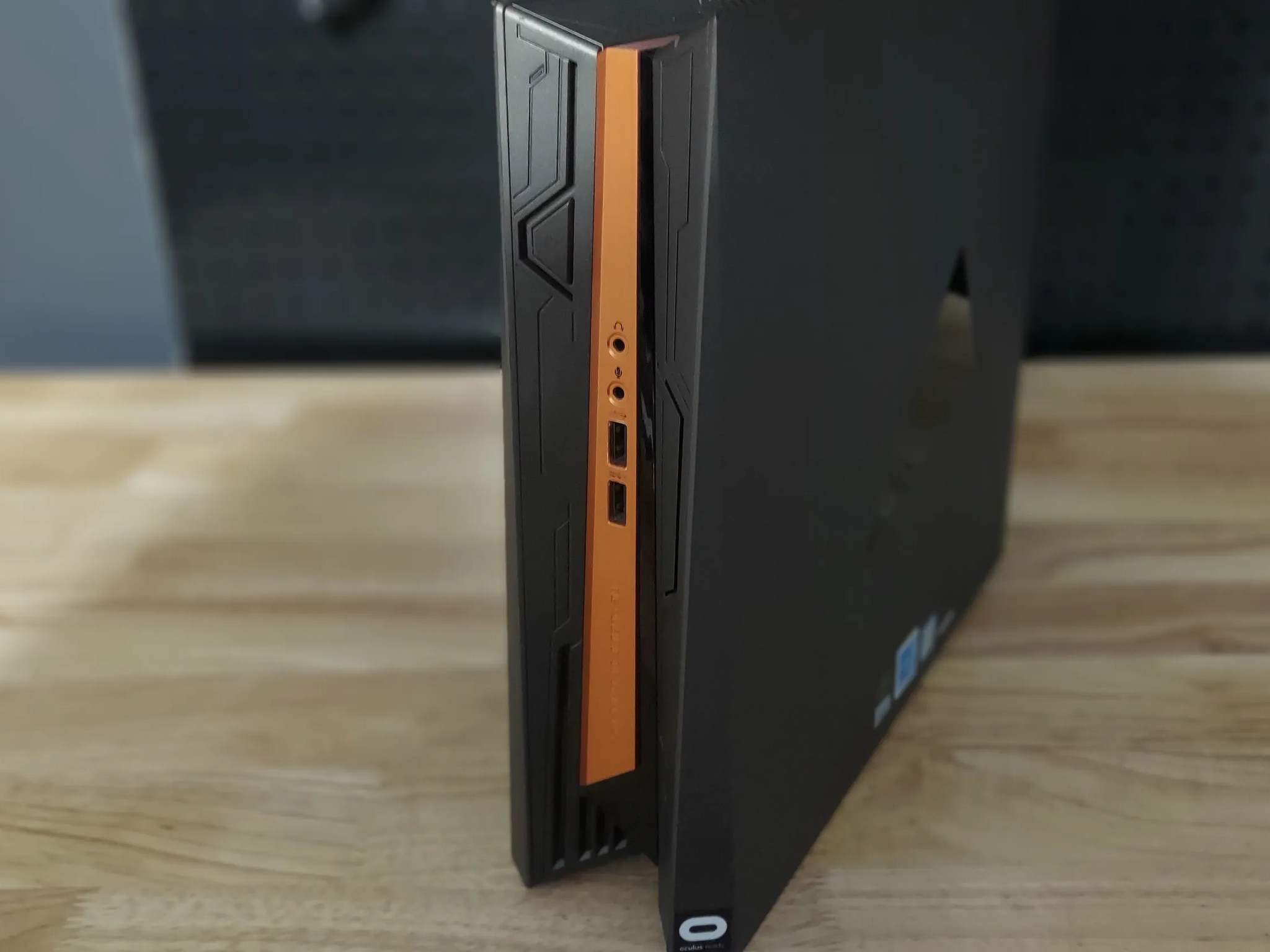 ASUS ROG GR8 II, GTX 1060, 32GB RAM, i7-7700