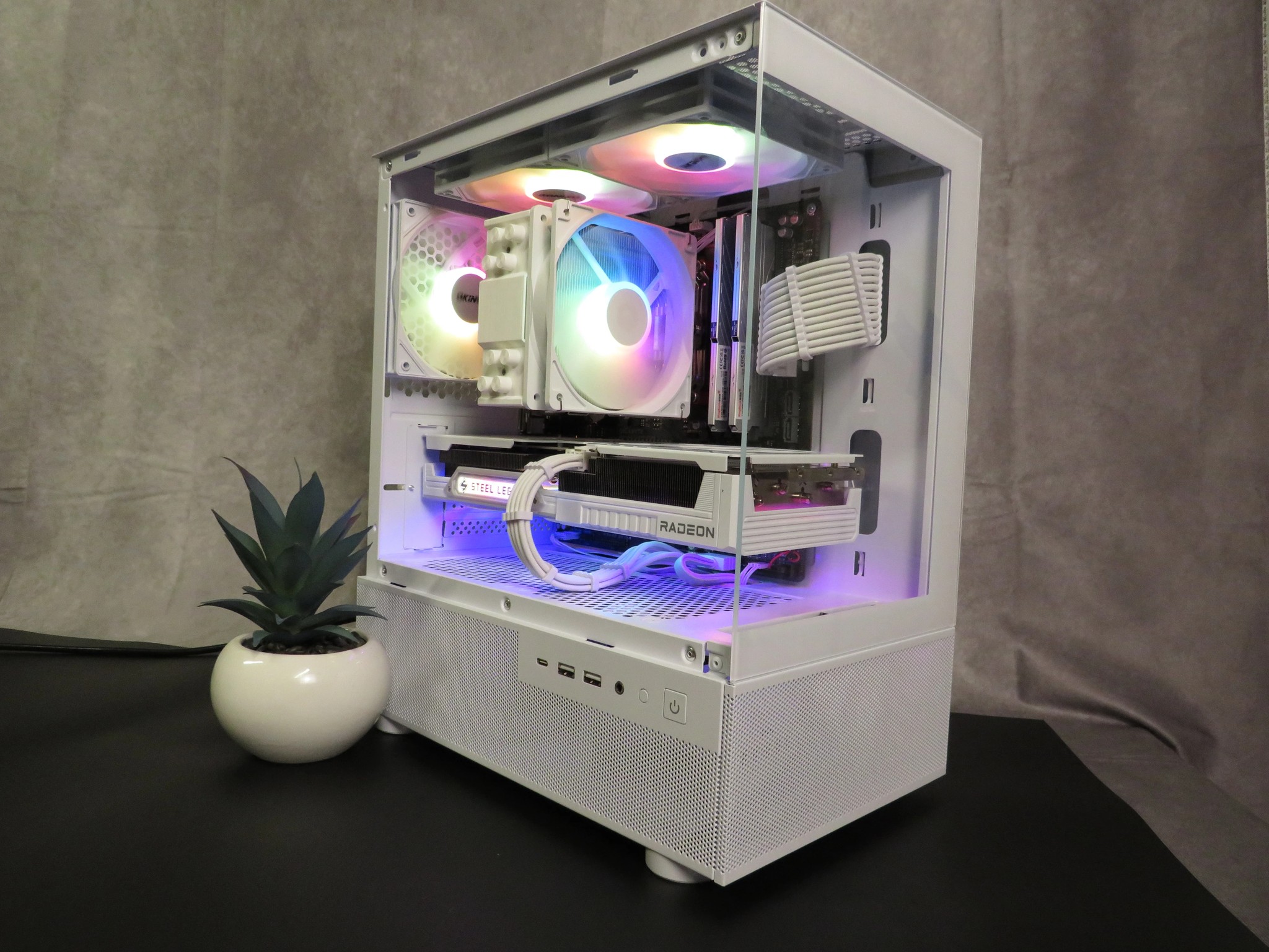 RX 9060 XT in White! Ryzen 5 5600X + ASRock Steel Legend RX 9060XT + 32 GB DDR4 + 1 TB NVME