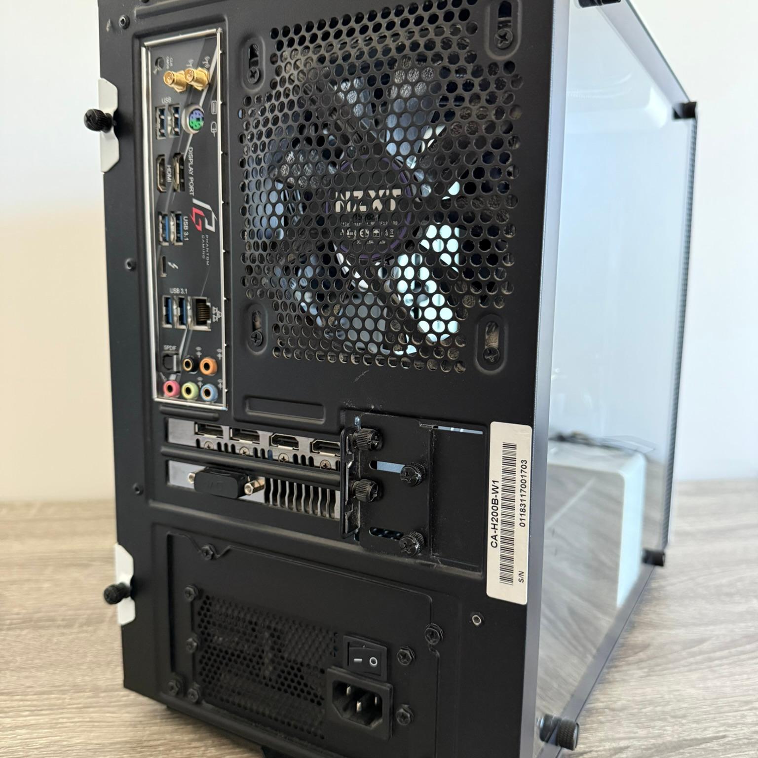 Sleek White Mini Gaming PC: i5-9600K, GTX 1070 Ti, 32GB RAM - Perfect for Esports & Minimalist Setup