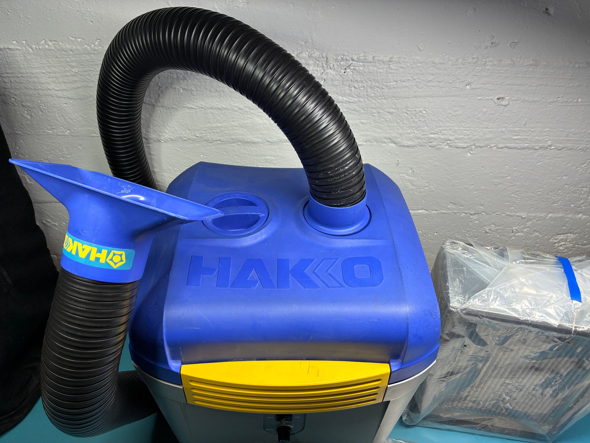 Hakko FA430 Fume Extractor + Duct Kit & Spare Filters (Electronics Lab Equipment)