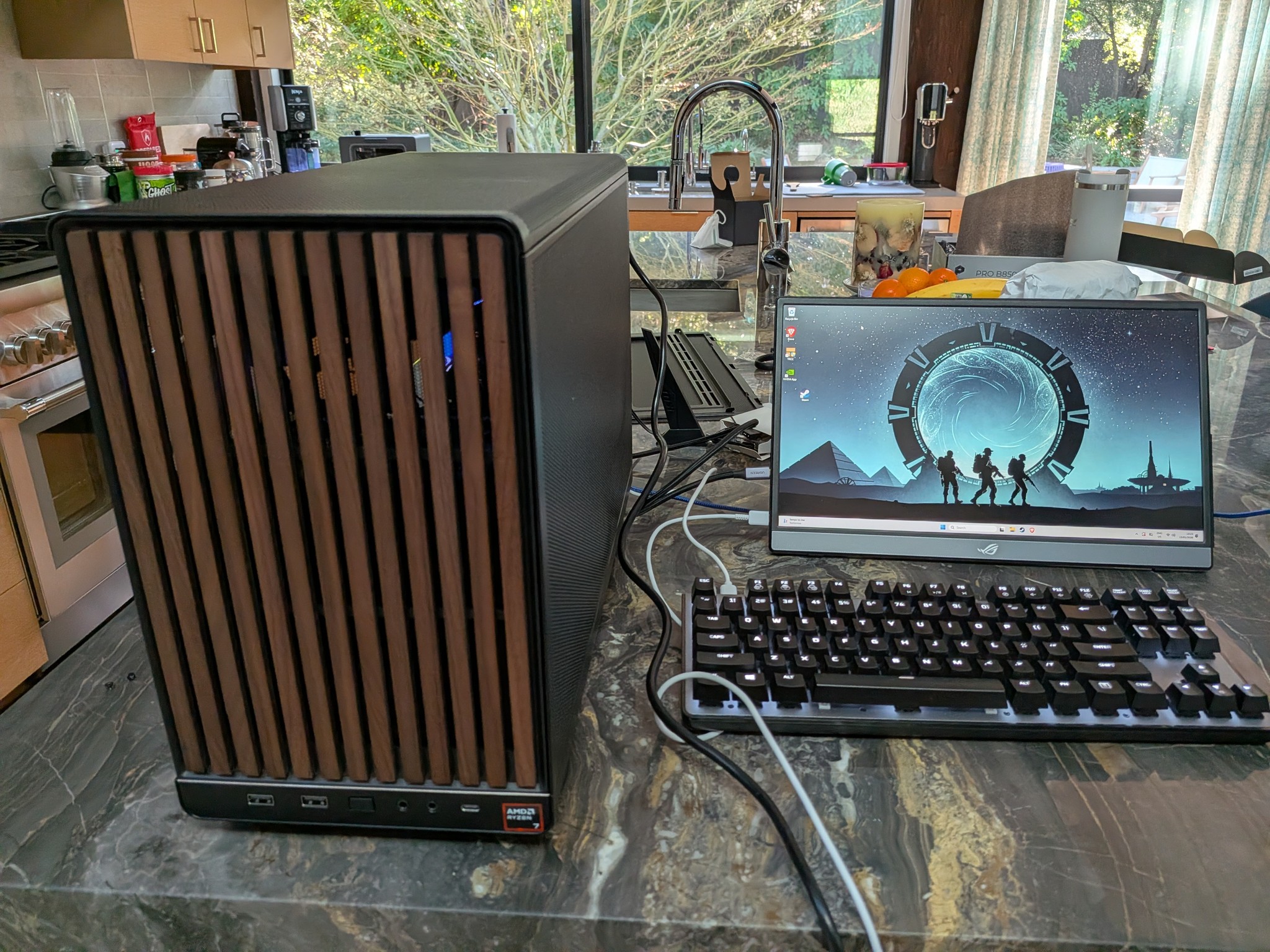 4K Stargate - RTX 5070 Ti, Ryzen 7 9800X3D, 32 GB DDR5, 2 TB Gen 4 NVME, RGB, Liquid Cooled