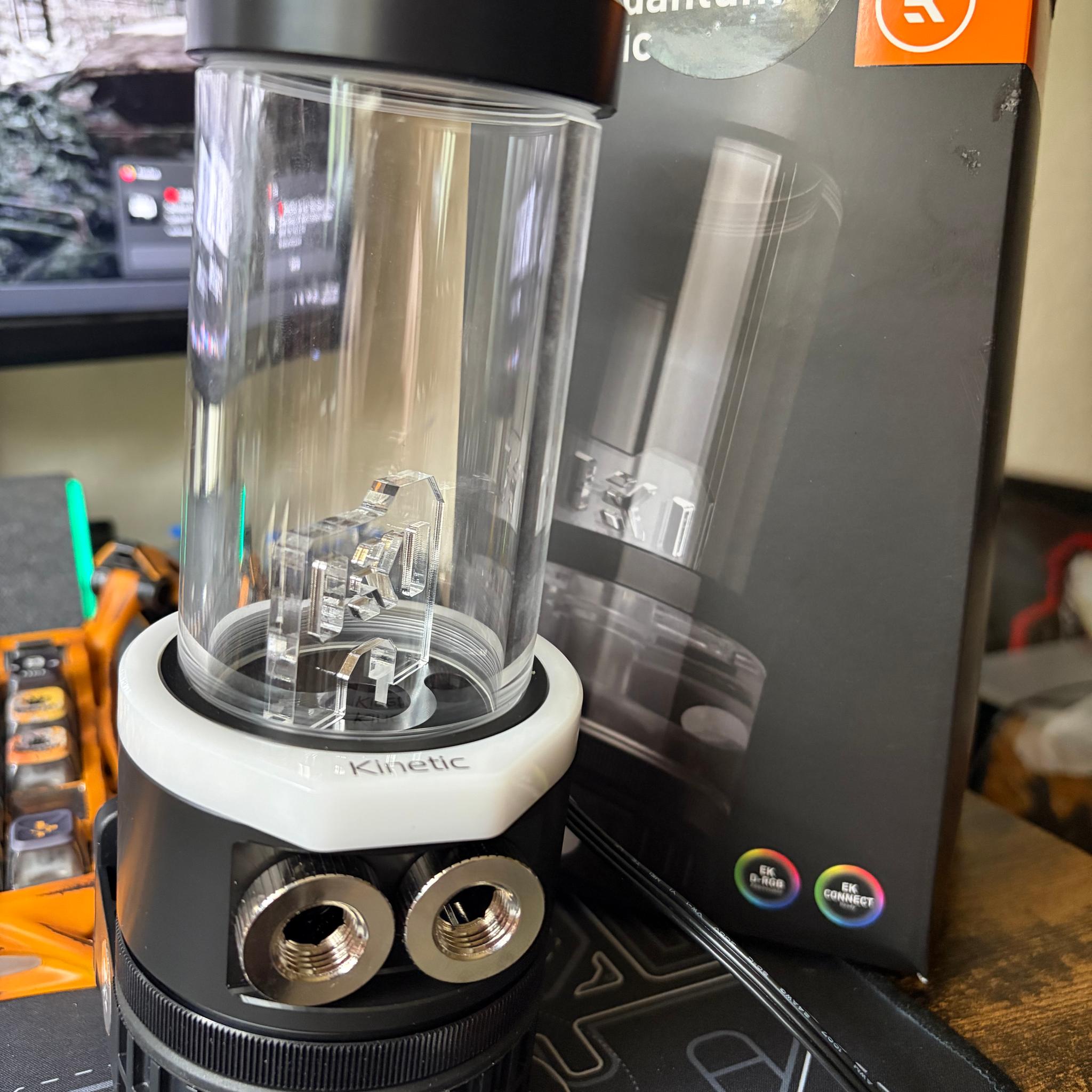 EK-Quantum Kinetic TBE 200 D5 PWM D-RGB - Acetal