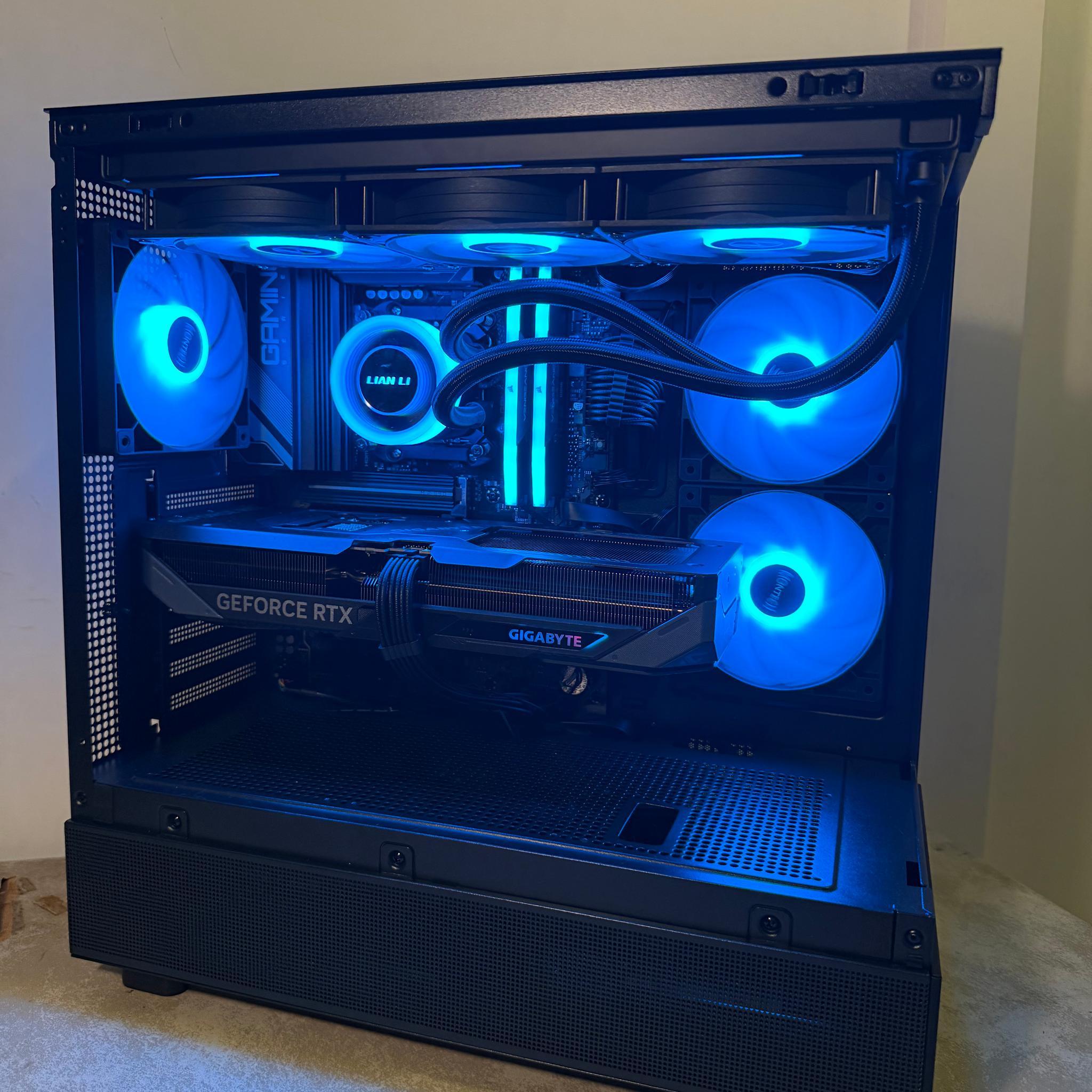 BLUE ICE: RTX 5070|Ryzen 7 9700x|32 GIGS of DDR5 RAM|360mm AIO|WIFI Ready|Windows 11 pro ACTIVATED|