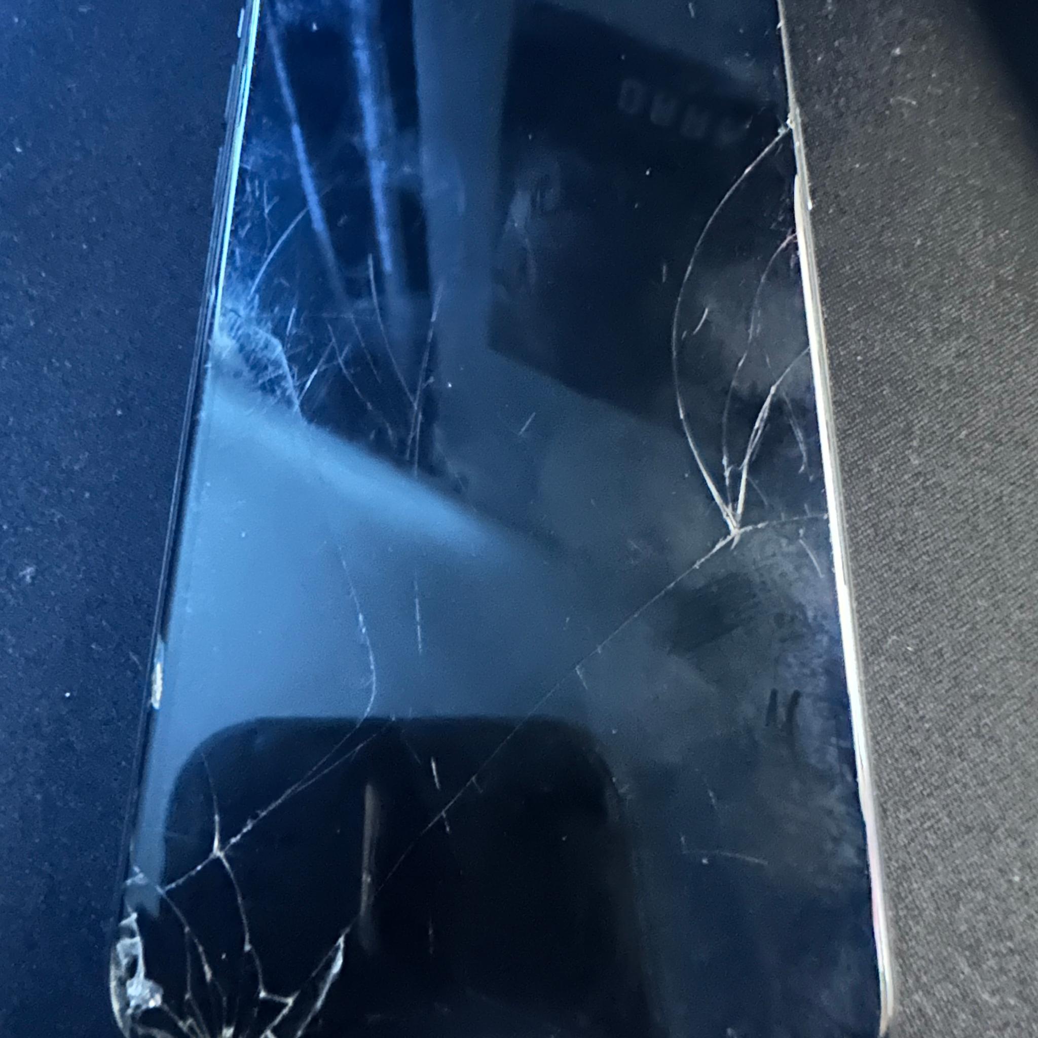 Apple iPhone XS 64GB, AT&T (DAMAGED BUT FUNCTIONAL )