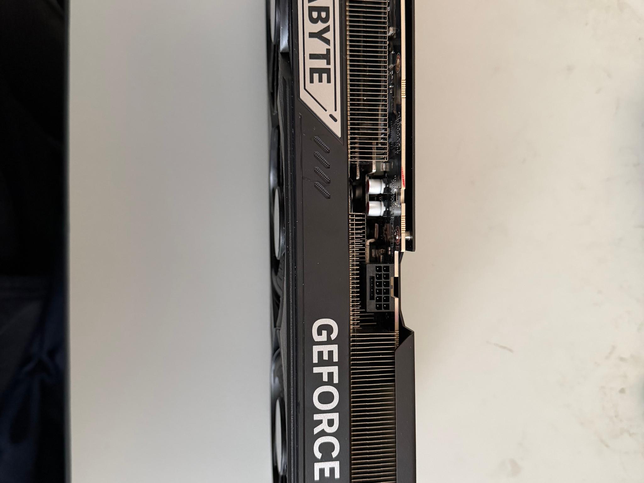 GIGABYTE GeForce RTX 5080 WINDFORCE SFF 16G