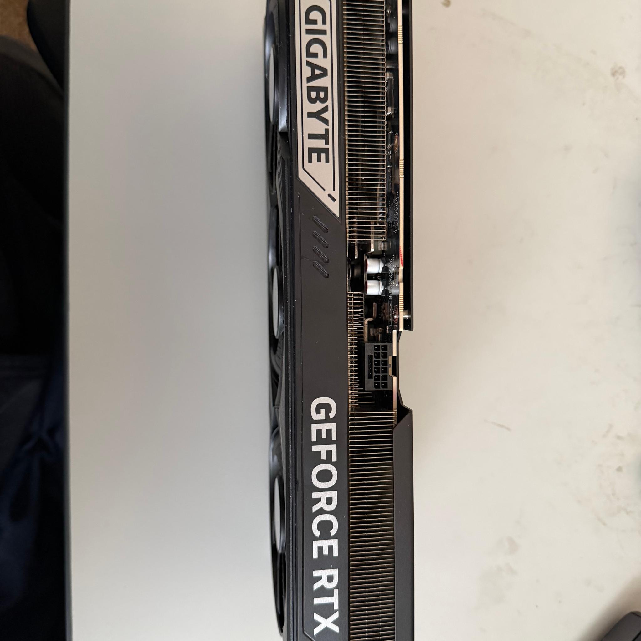 GIGABYTE GeForce RTX 5080 WINDFORCE SFF 16G