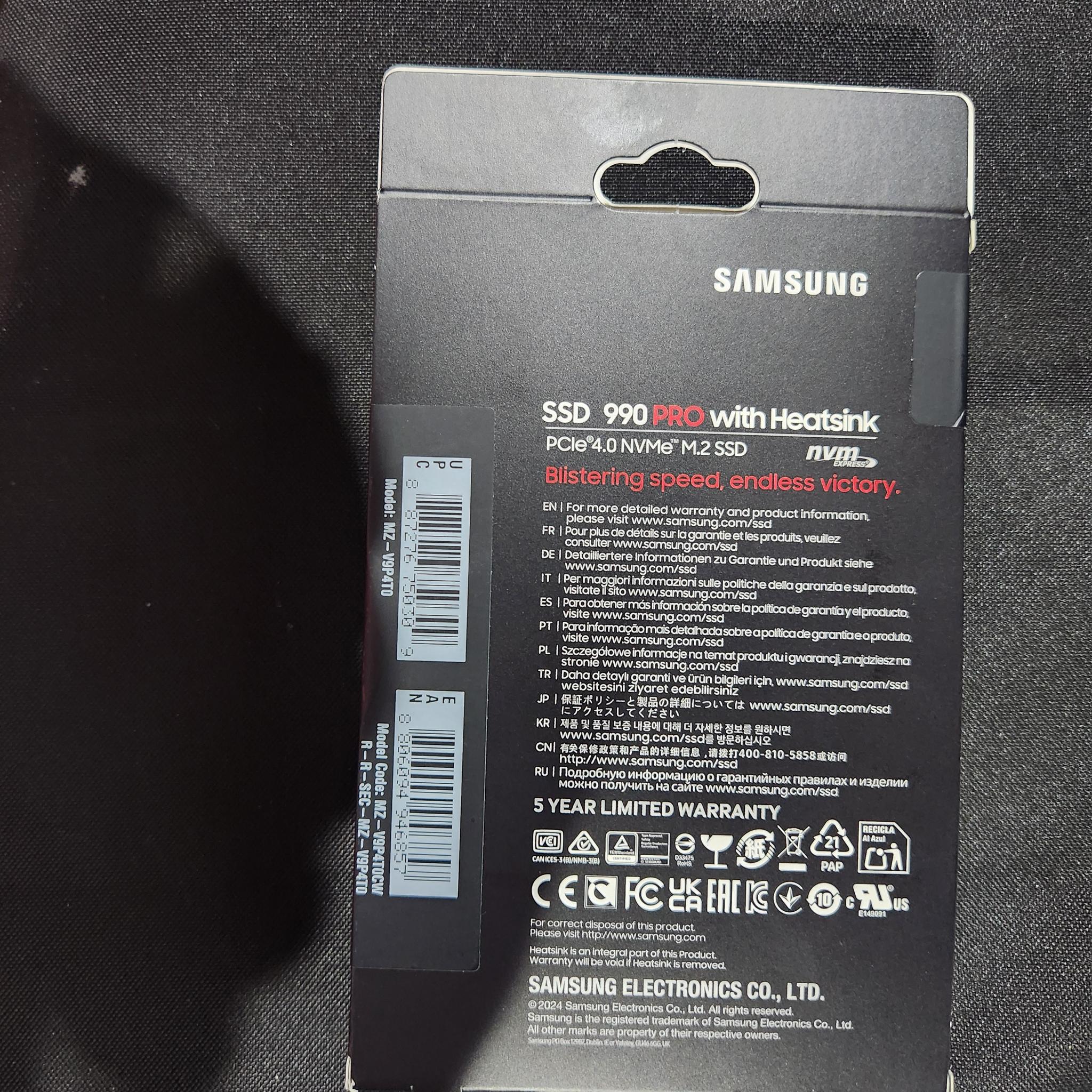 Samsung SSD 990 PRO with Heatsink 4TB, NVMe M.2, Up to 7,450MB/s