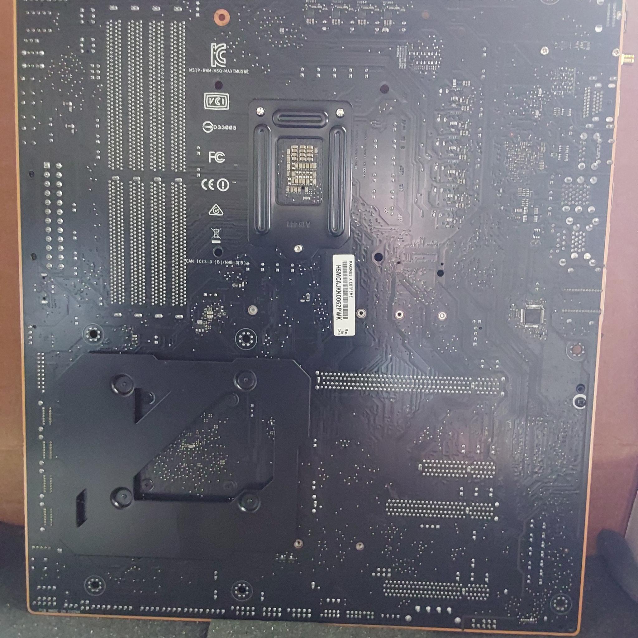 ASUS ROG Maximus IX Extreme Z270 LGA 1151 Intel DDR4 EATX Motherboard