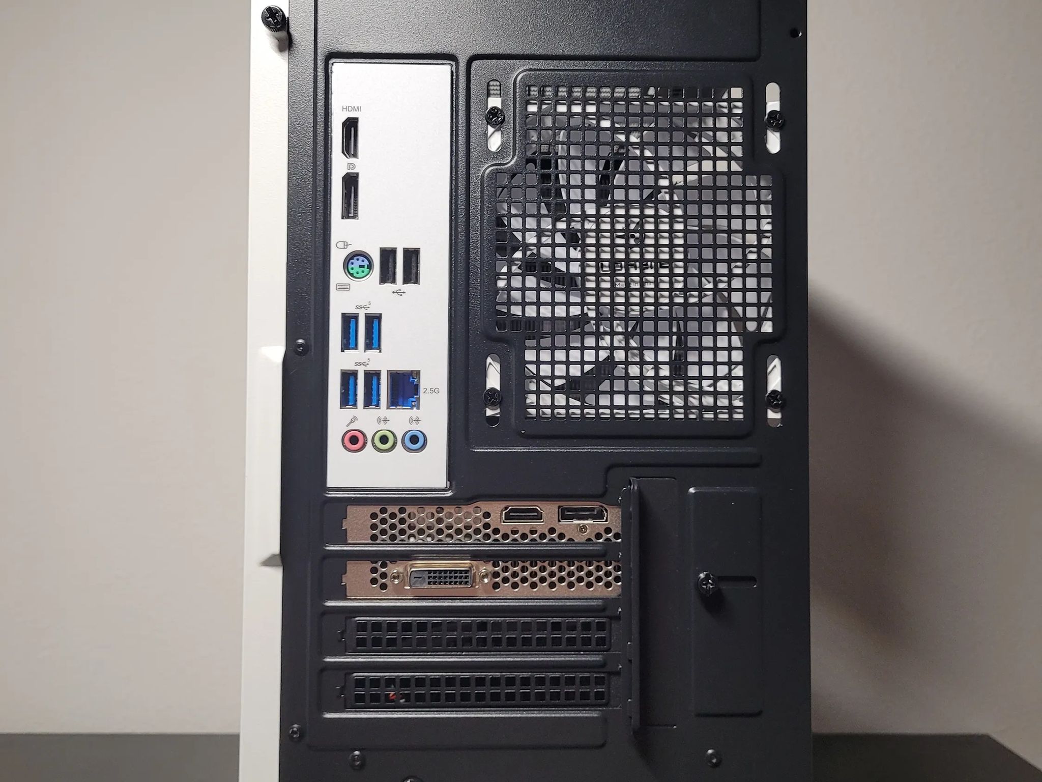 Minimalist Black/White Gaming PC // 2060 Super // Ryzen 5 3600 // 16GB DDR4 // 512GB Gen4 NVME