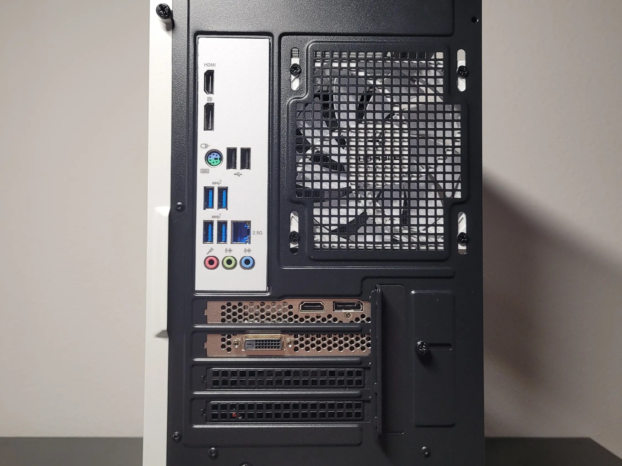 Minimalist Black/White Gaming PC // 2060 Super // Ryzen 5 3600 // 16GB DDR4 // 512GB Gen4 NVME