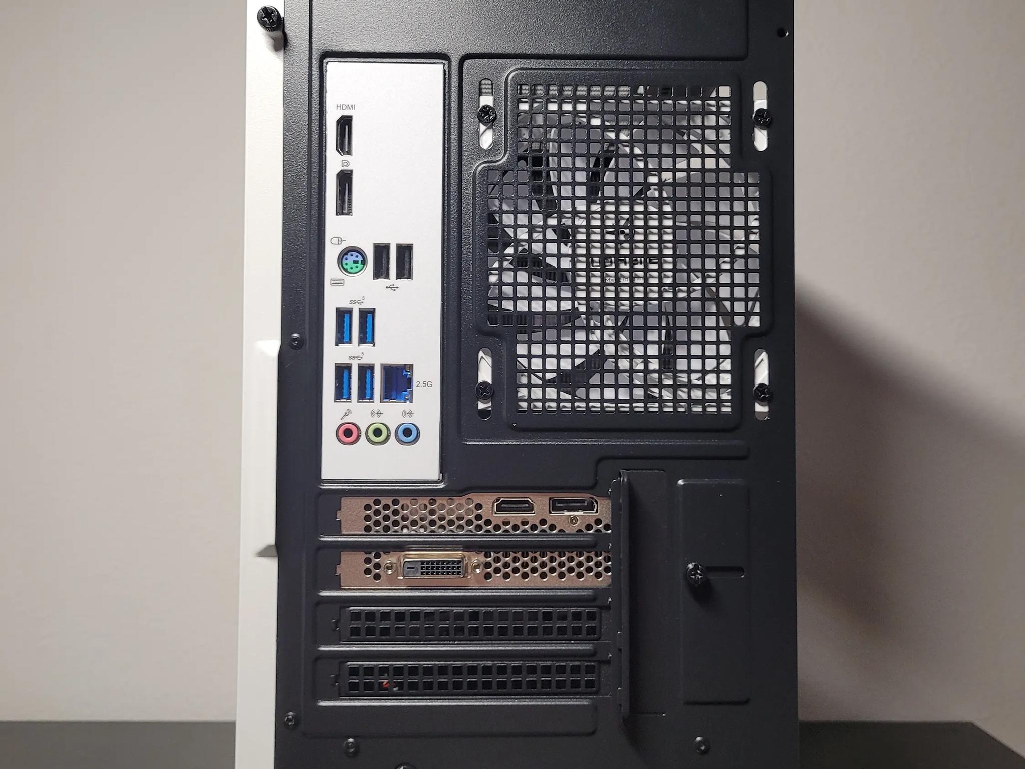 Minimalist Black/White Gaming PC // 2060 Super // Ryzen 5 3600 // 16GB DDR4 // 512GB Gen4 NVME