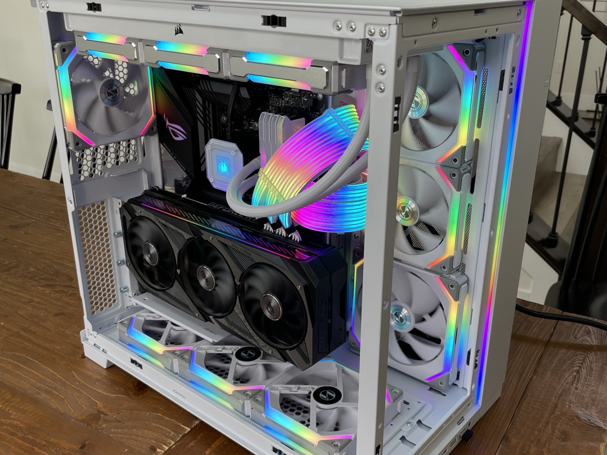 White Beast: RTX 3090 STRIX 24GB, Ryzen 9 5900X, 32GB DDR4 3600MHz Corsair Vengeance RAM, 5TB