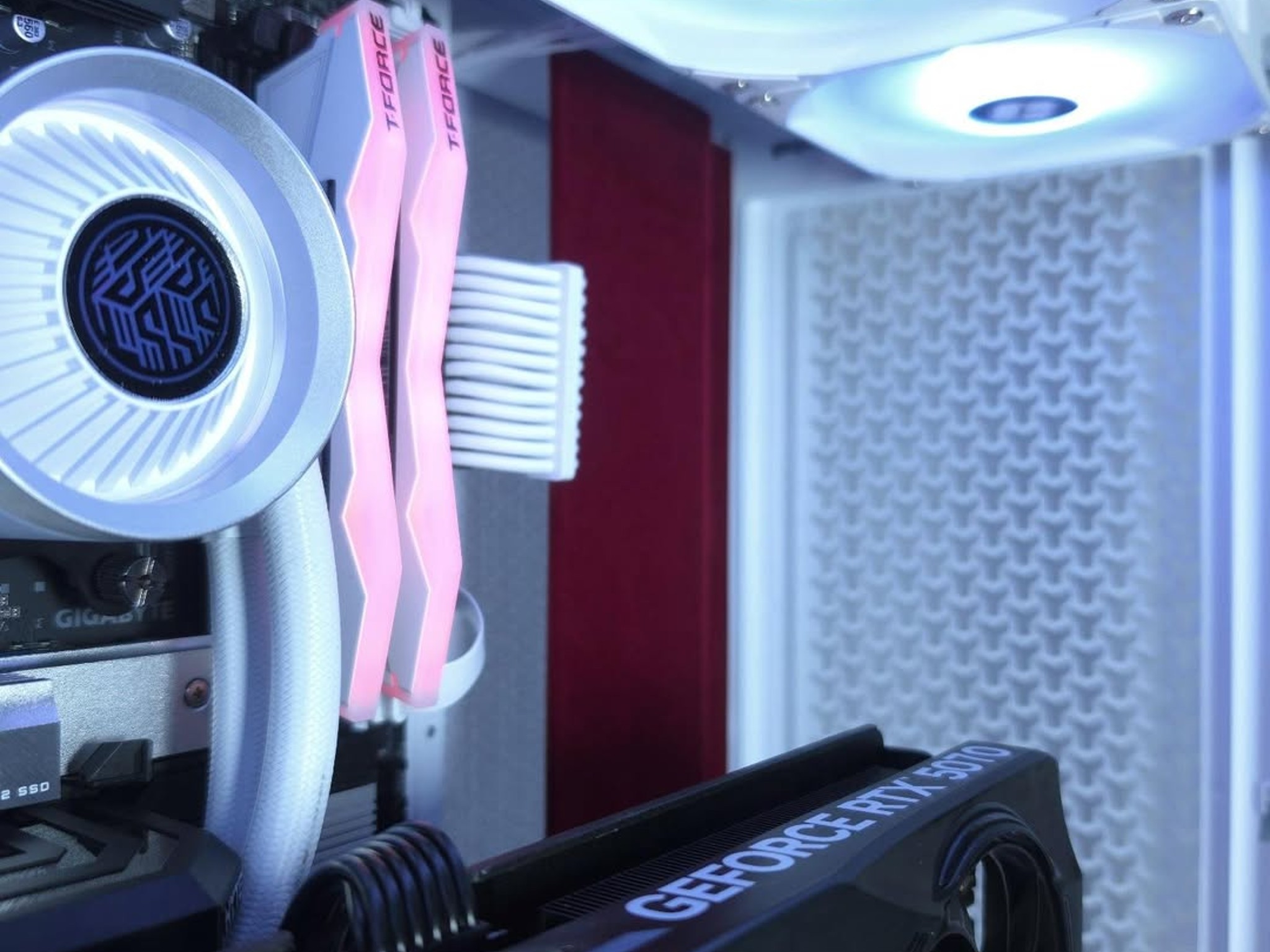 ASUS RTX 5070 ❤️ Ryzen 7 9800X3D