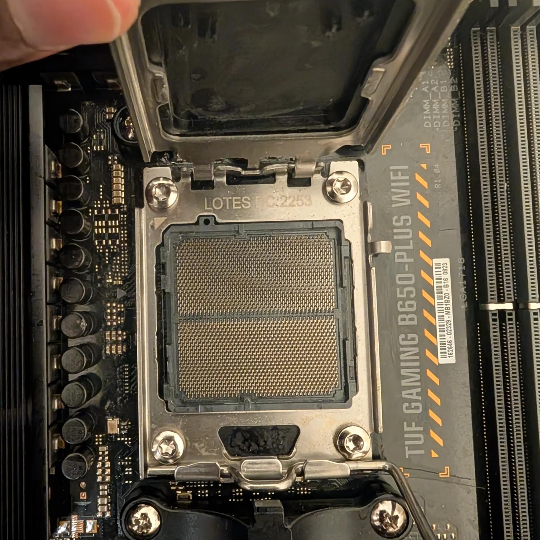 ASUS TUF GAMING B650-PLUS WIFI AM5, ATX motherboard, PCIe® 5.0 M.2 , DDR5
