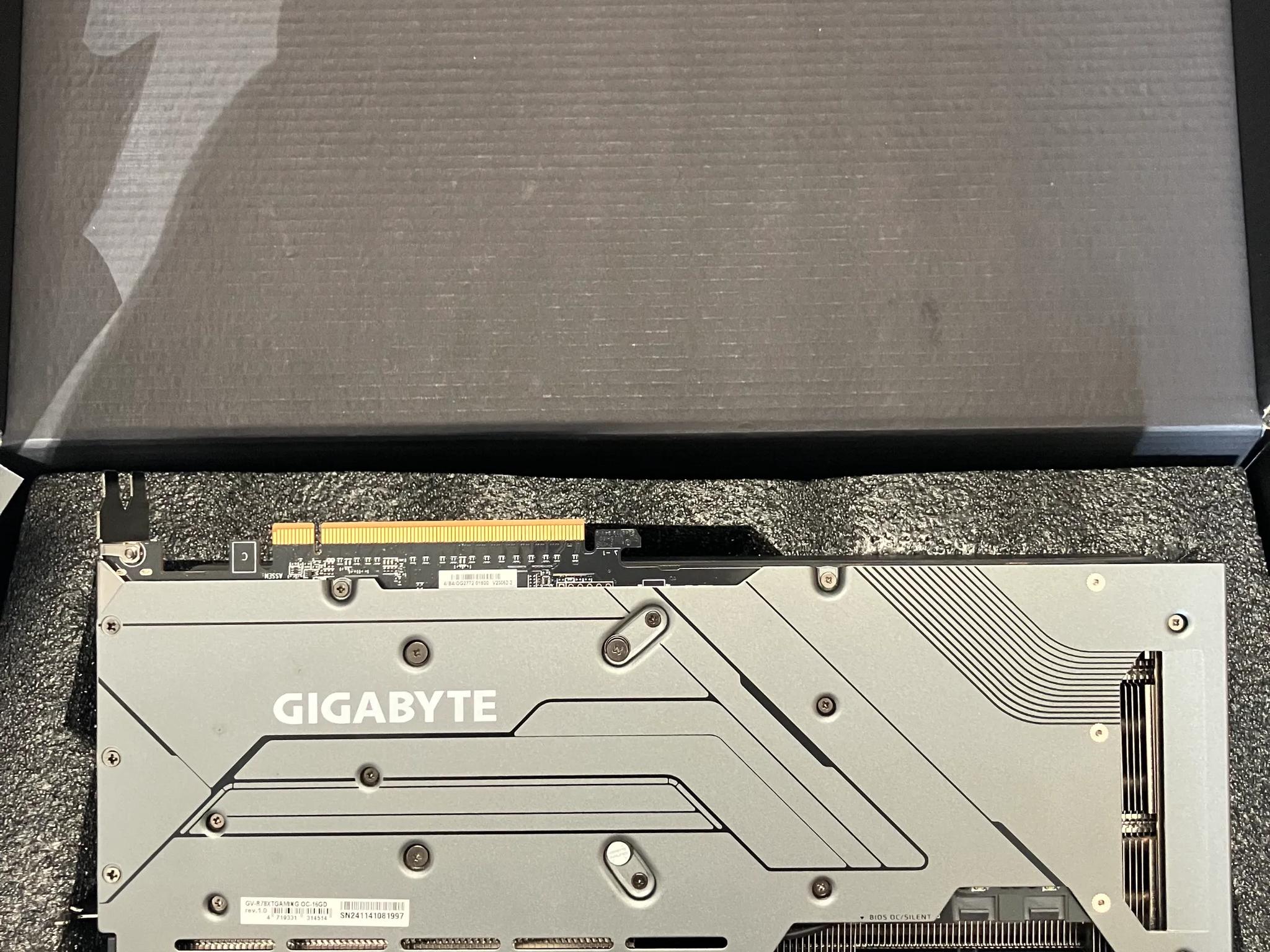 Radeon 7800xt Gigabyte Gaming OC 16GB