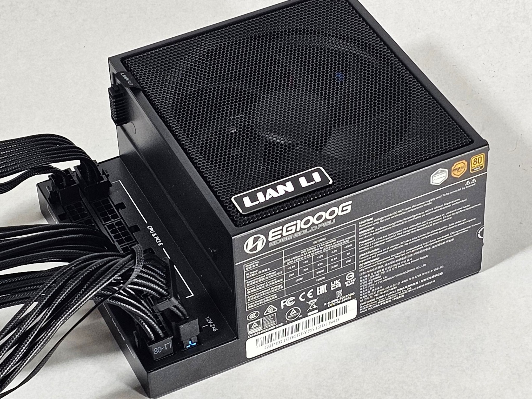 LIAN LI EG1000G 1000W Gold Power Supply