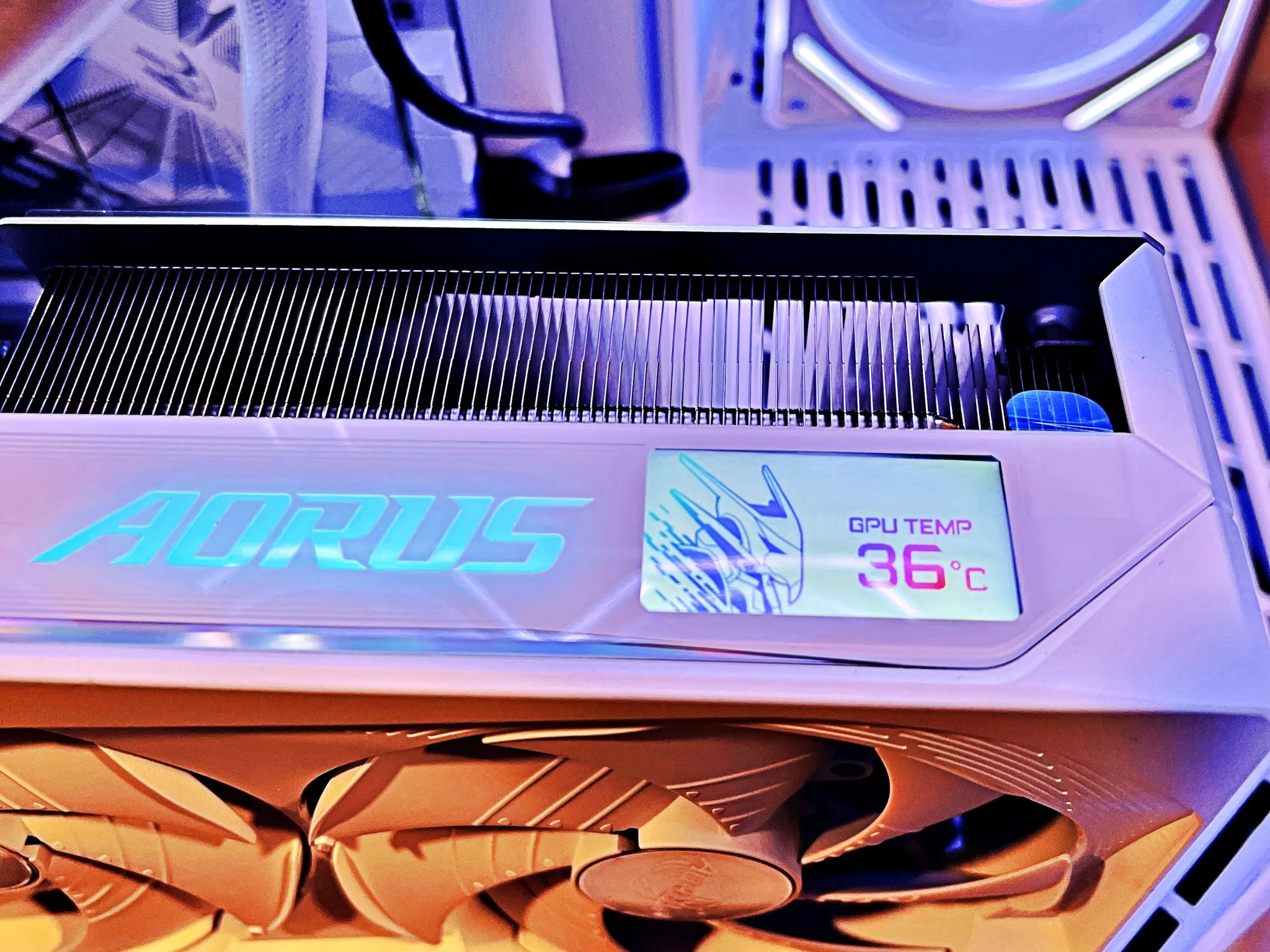 5080 AORUS MASTER ICE 9800X3D 32GB DDR5 2TB M.2 WIFI 7 HYTE Y70 TOUCH INFINITE