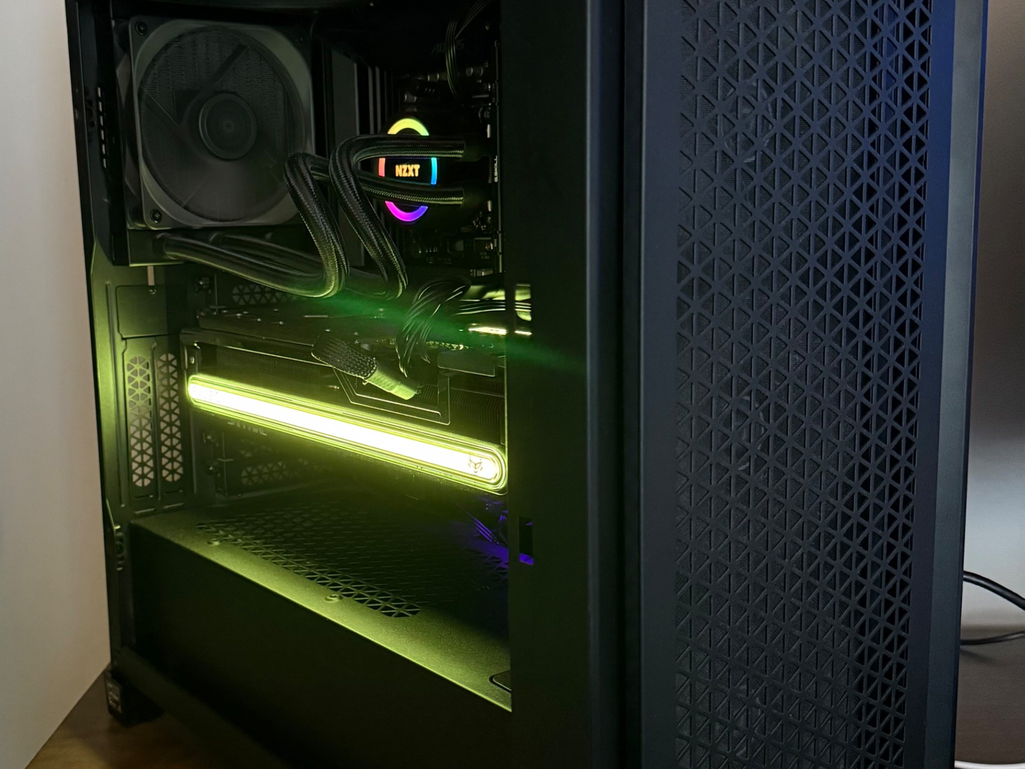 NEW* CUSTOM BUILT BLACKOUT HIGH SPEC AMD PC