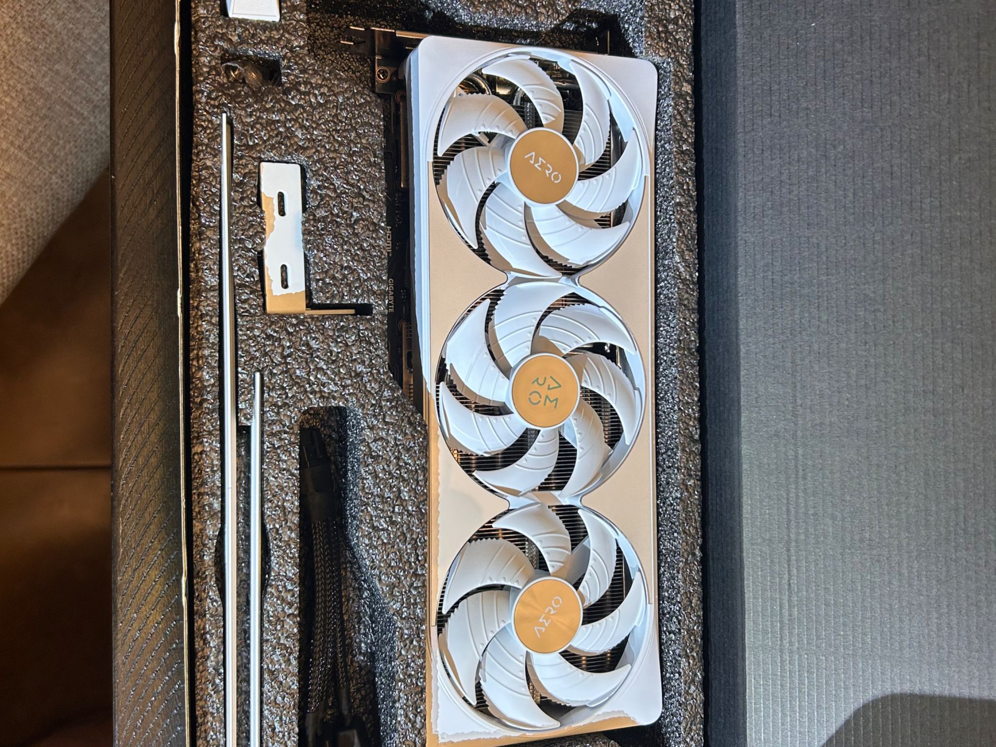 RTX 5080 AERO SFF White OC edition W/ RM1000X Corsair Power Supply White