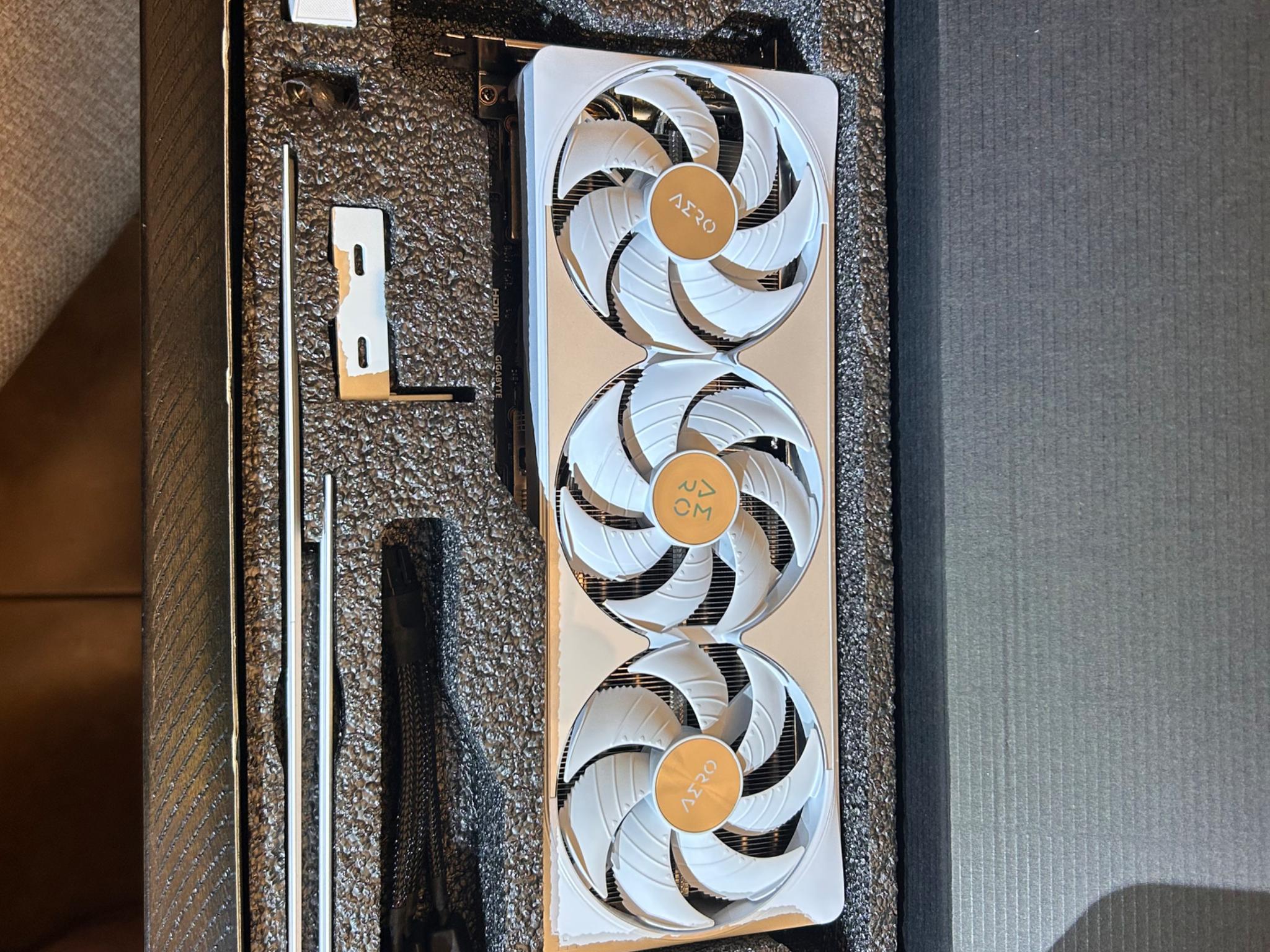 RTX 5080 AERO SFF White OC edition W/ RM1000X Corsair Power Supply White