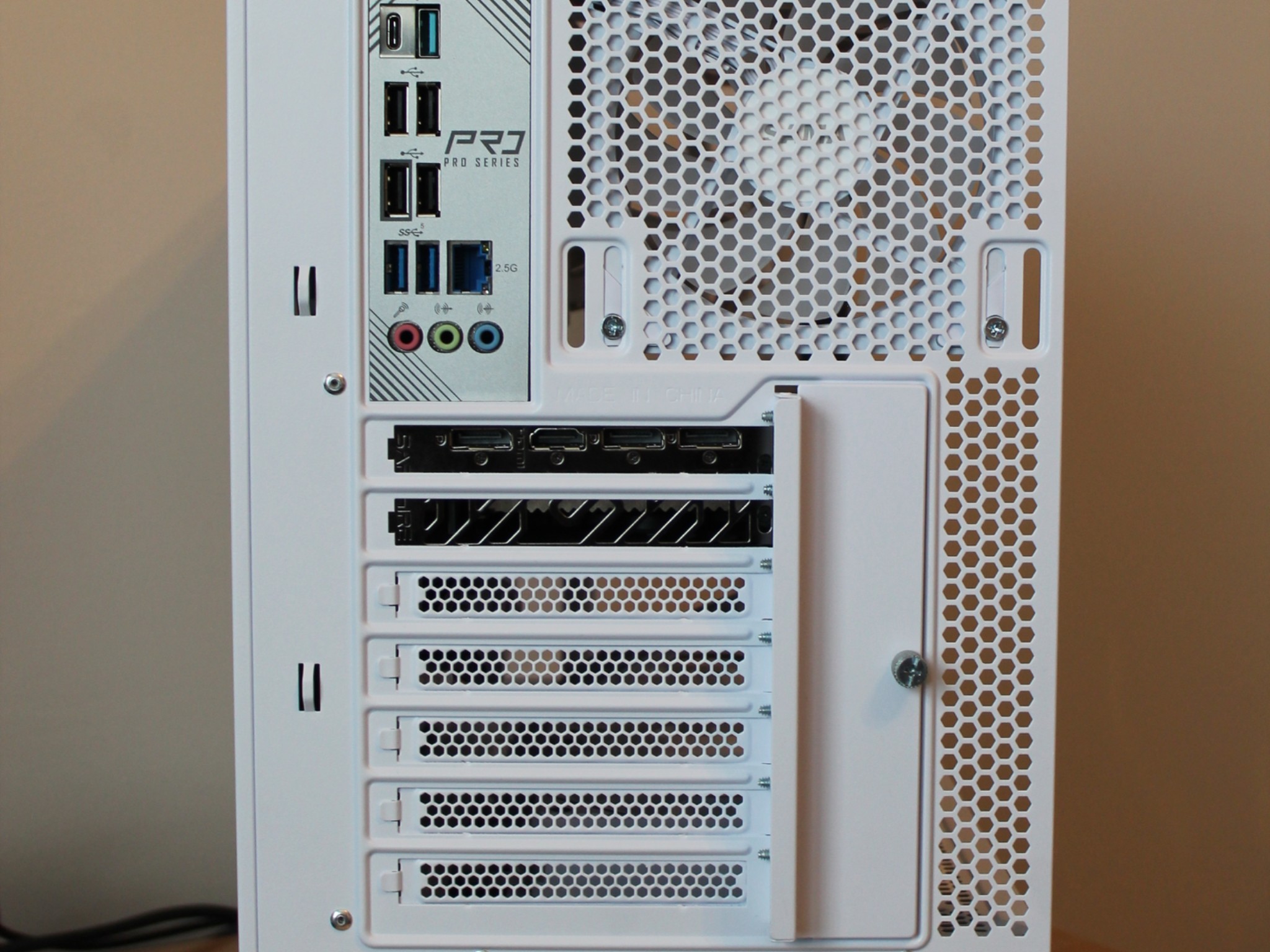 White Beast 6700XT 12GB, Ryzen 5 7600 , 32GB RAM