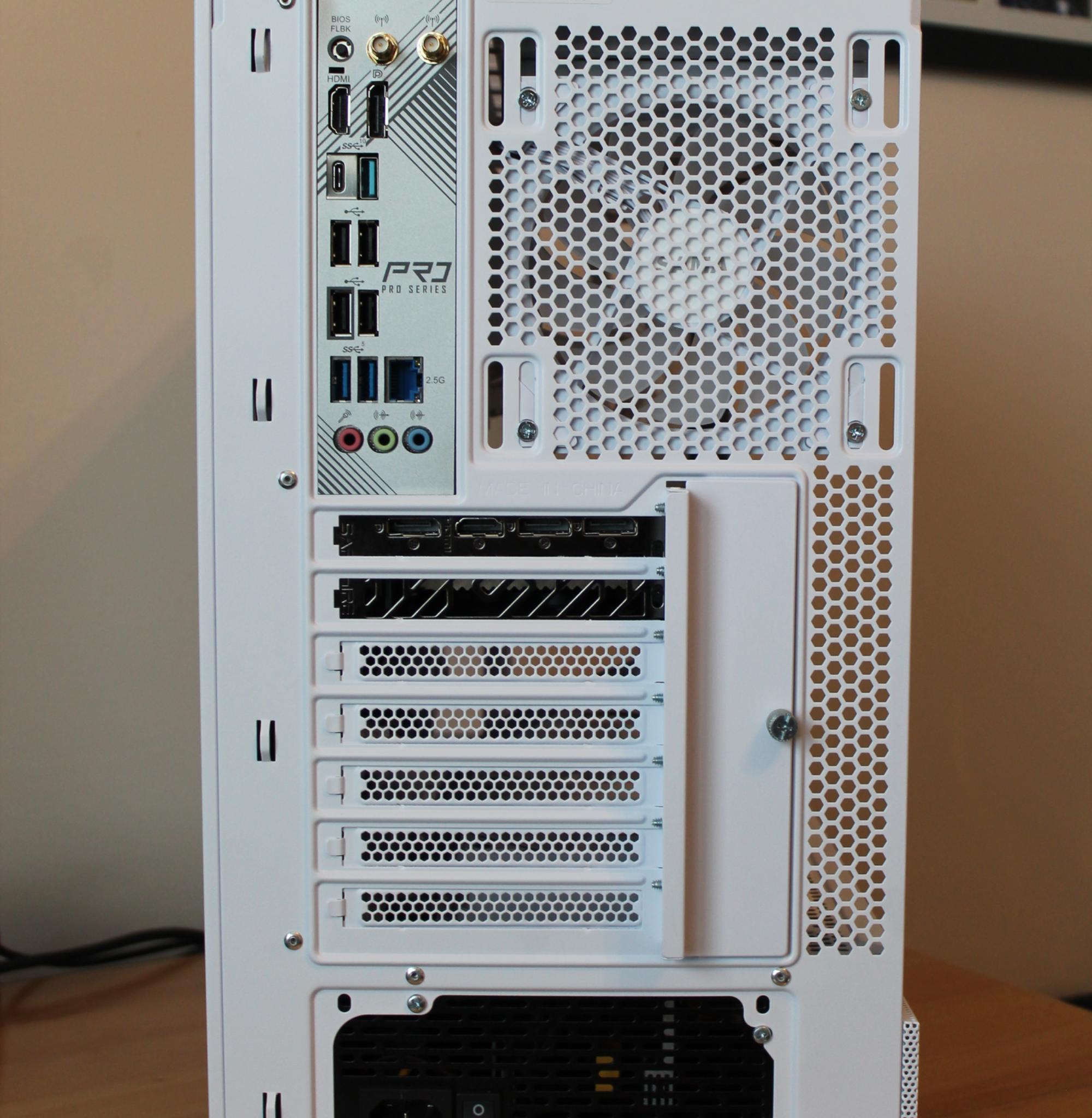 White Beast 6700XT 12GB, Ryzen 5 7600 , 32GB RAM