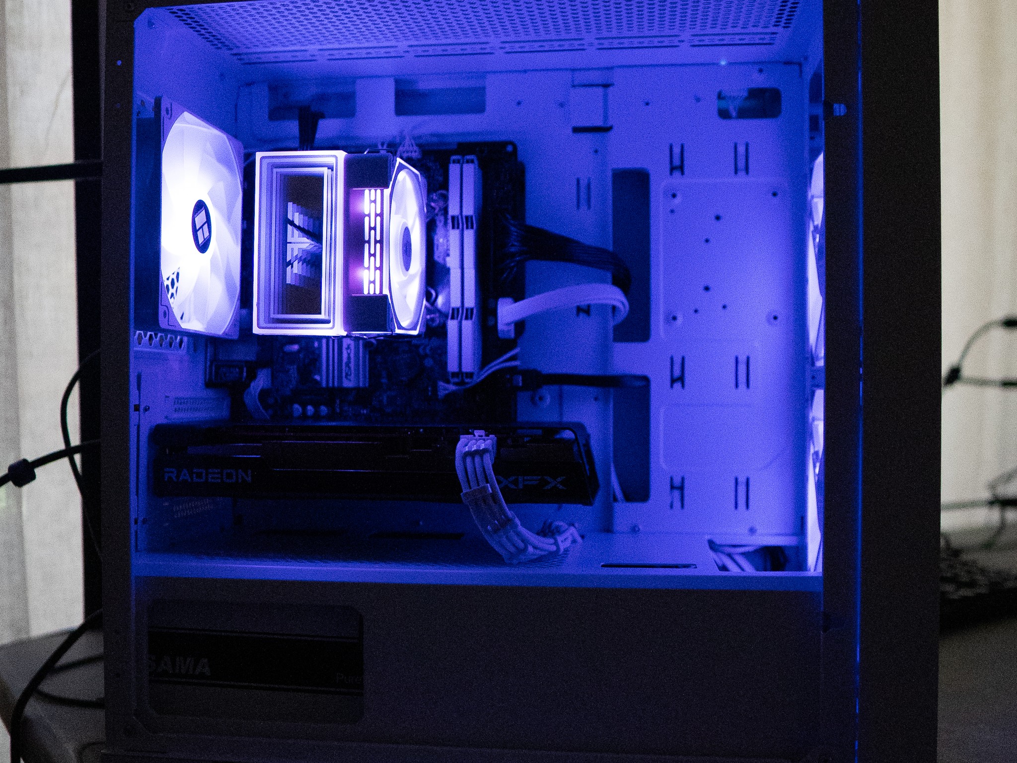 🌨🌨 | RX 7600 8GB | INTEL i7 9700 | 16GB DDR4 RAM | 1.25TB Storage | Arctic Snow 3.0