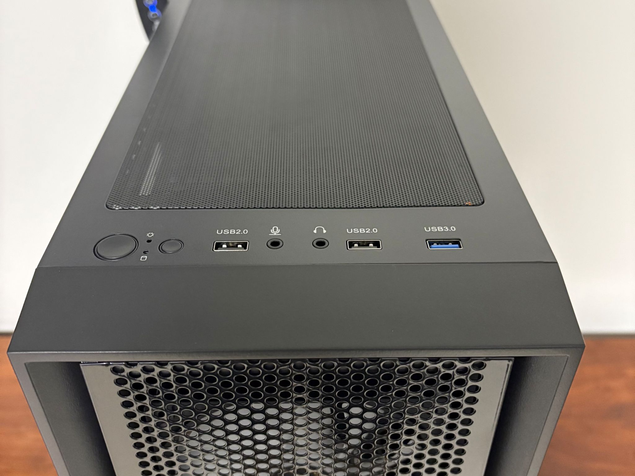 RTX 3070 | Ryzen 9 5900X | 32GB DDR4 | 1TB SSD | 700W PSU | 4 x Fans