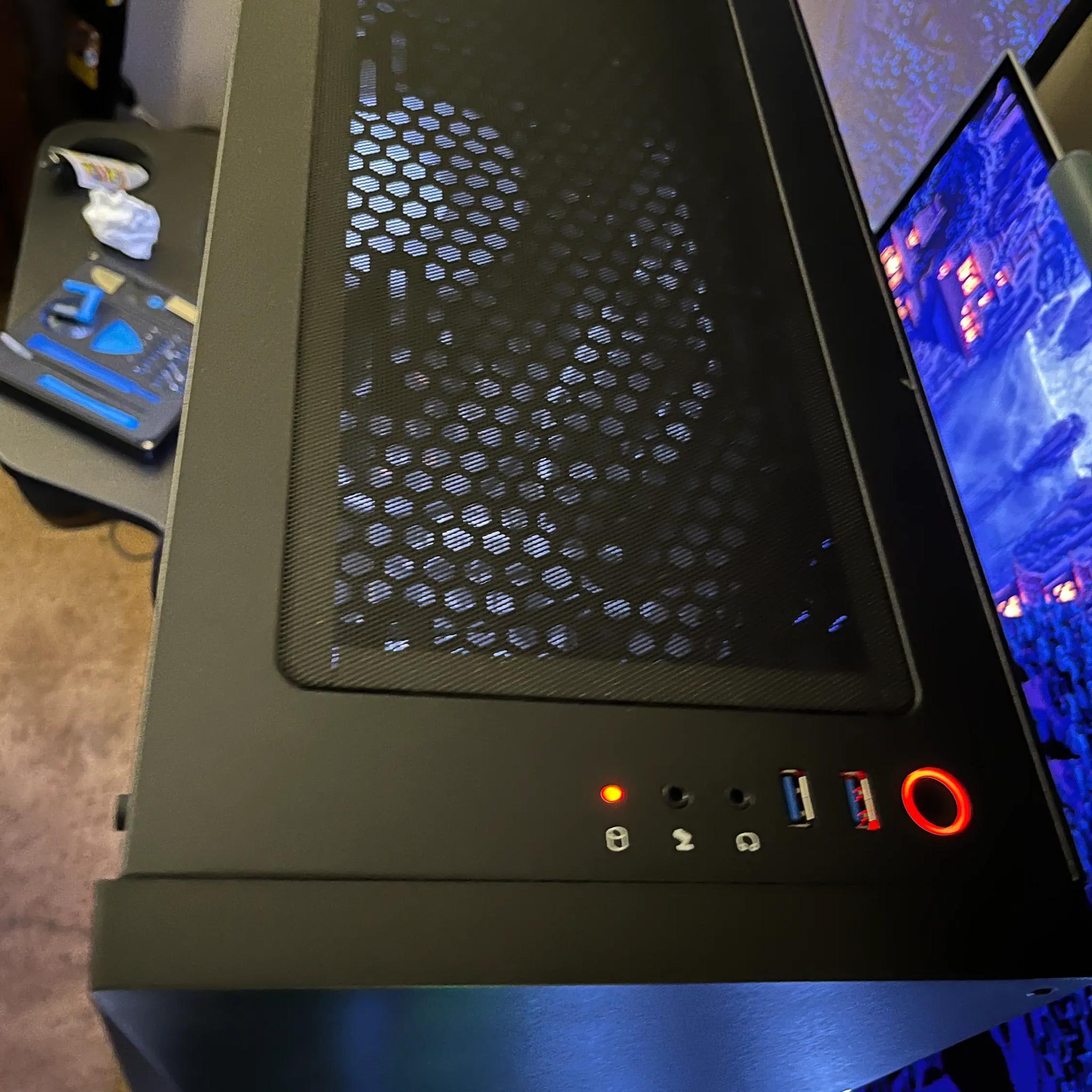 NVIDIA GeForce GTX 1080 // Intel i7-8700K // Liquid Cooled // 16 GB Ram // 1TB SSD