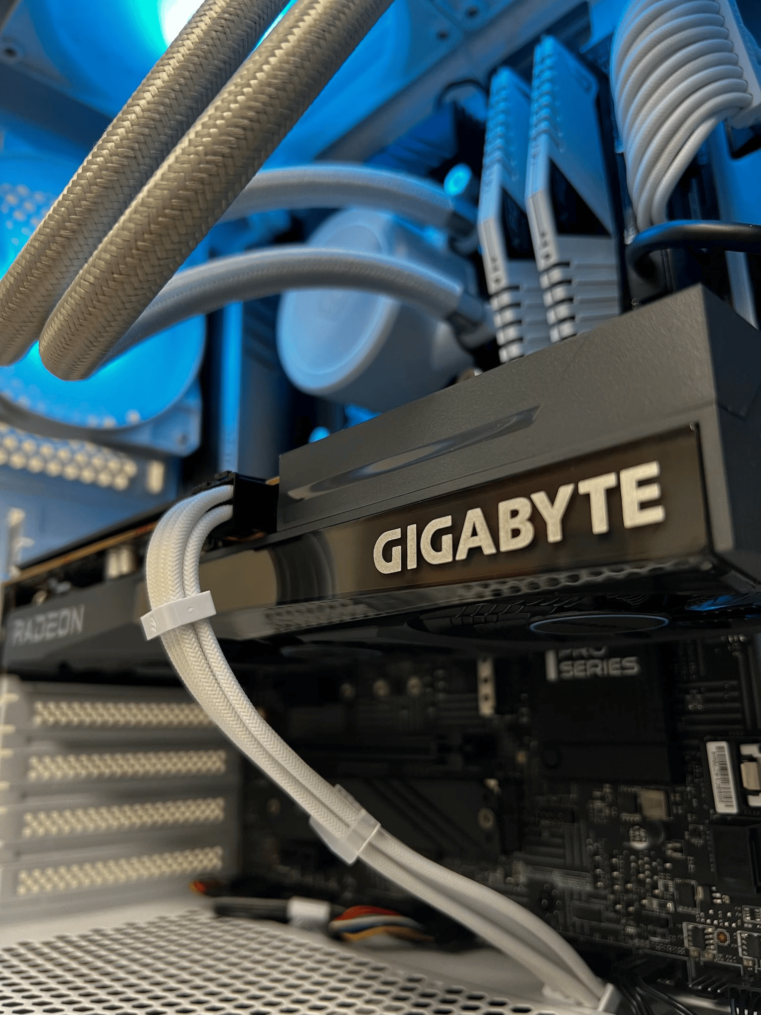 i5 10600k / RX 6600 Gaming PC