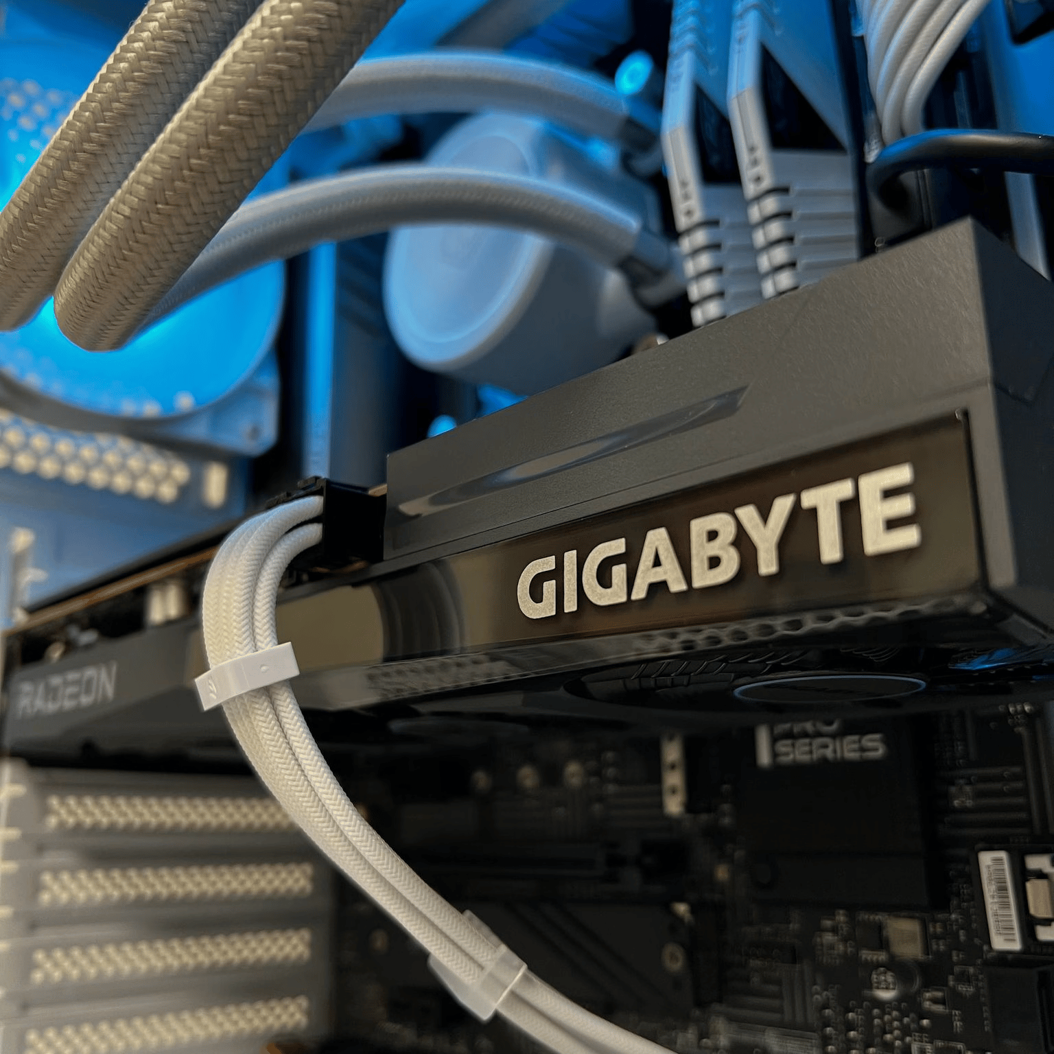 i5 10600k / RX 6600 Gaming PC