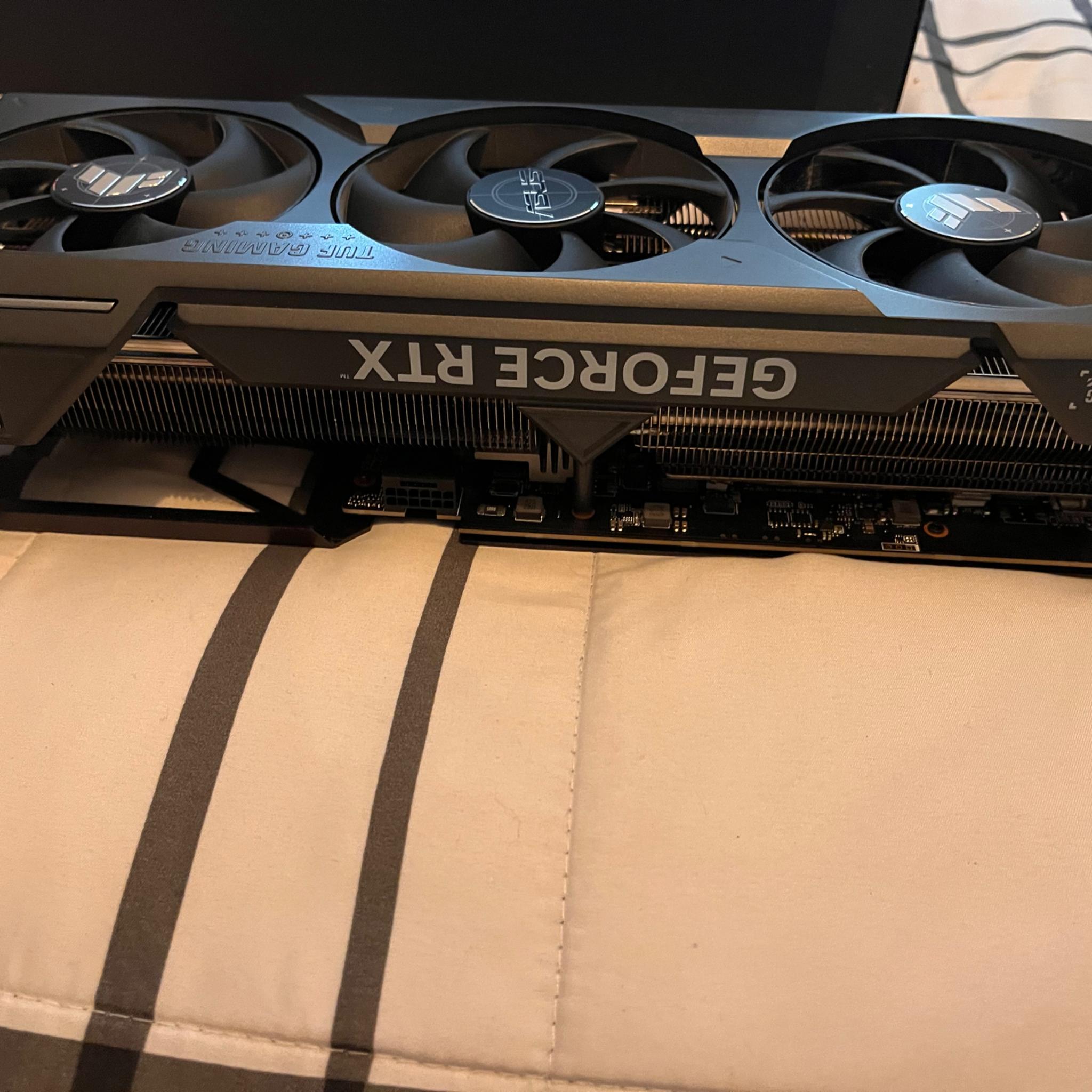 ASUS Gaming GeForce RTX 4090 OC Edition-BLACK, used